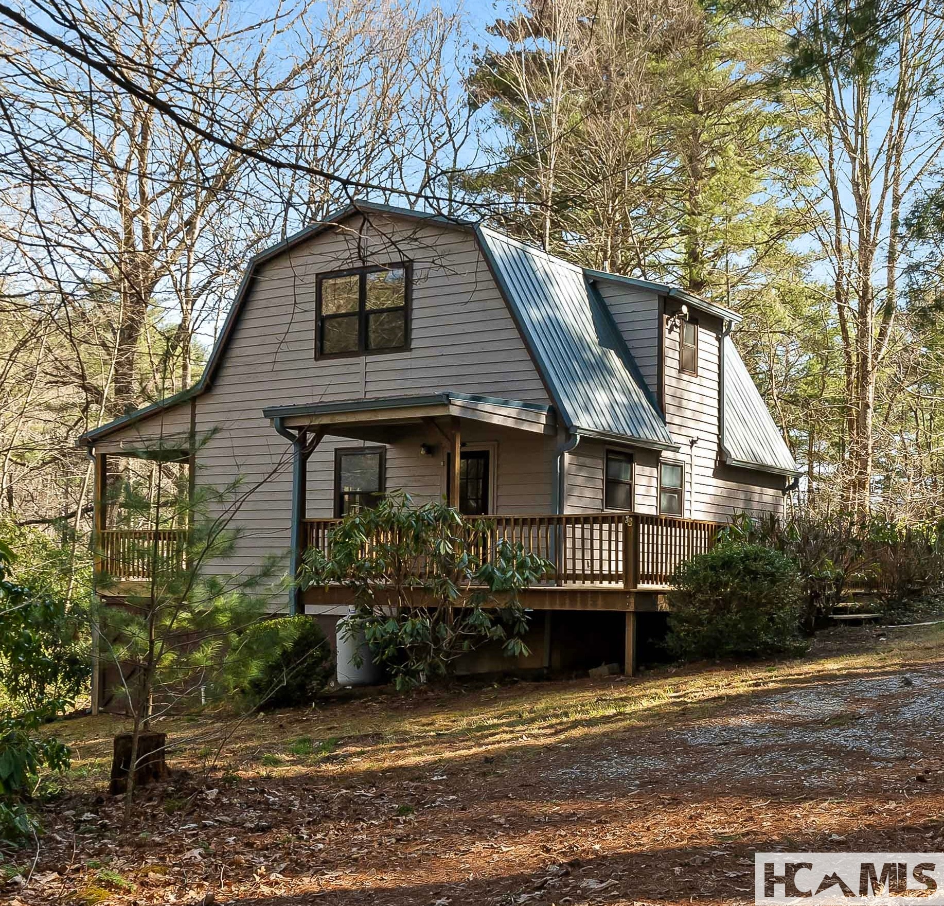 66 Jones Hollow Rd — photo