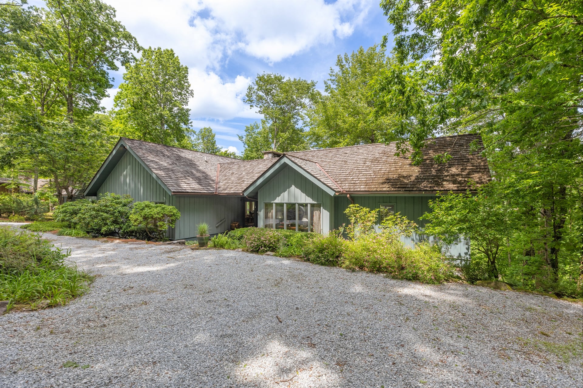 645 Heaton Forest — photo