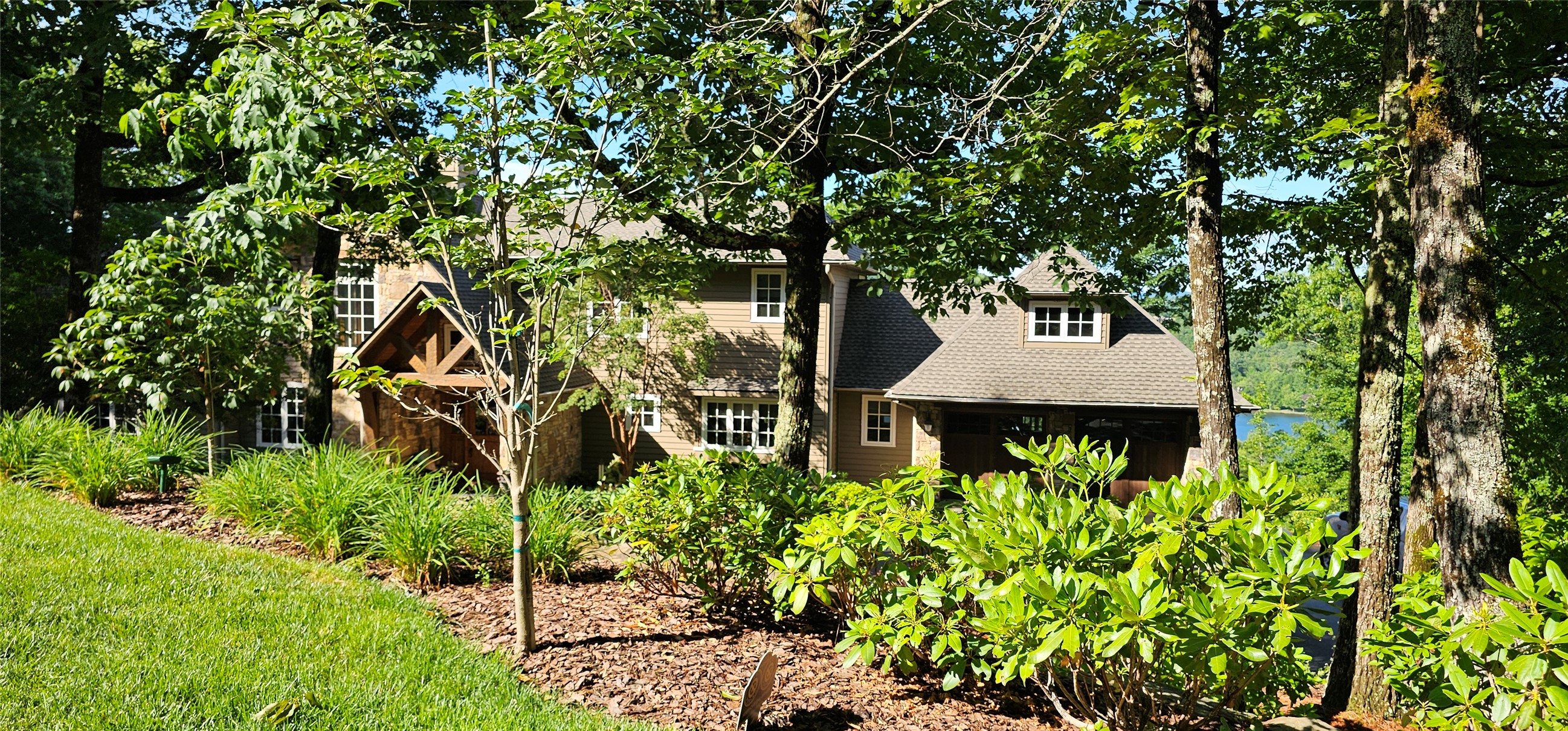 535 Hawk Mountain Road — photo