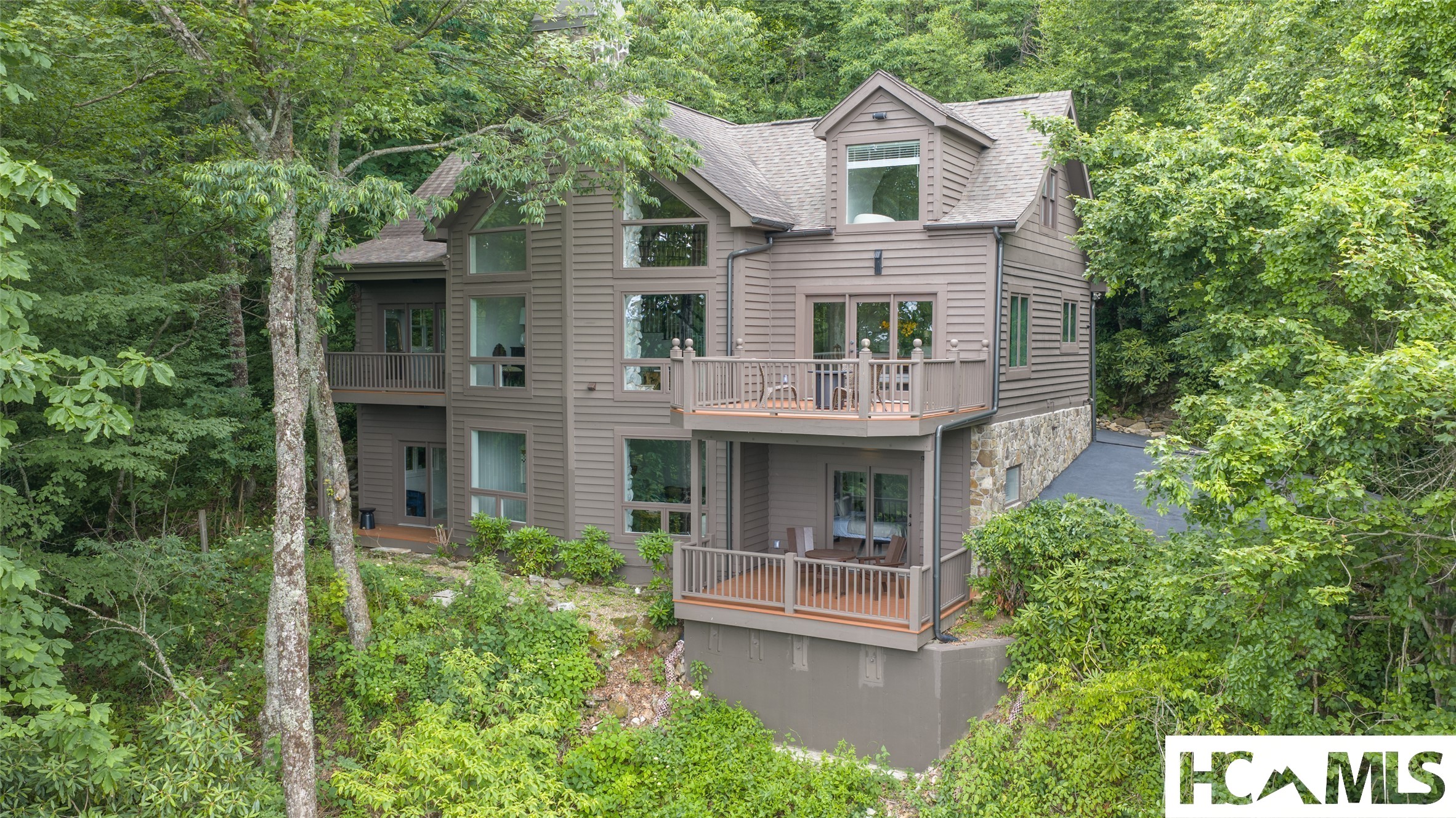 700 Satulah Ridge Road — photo