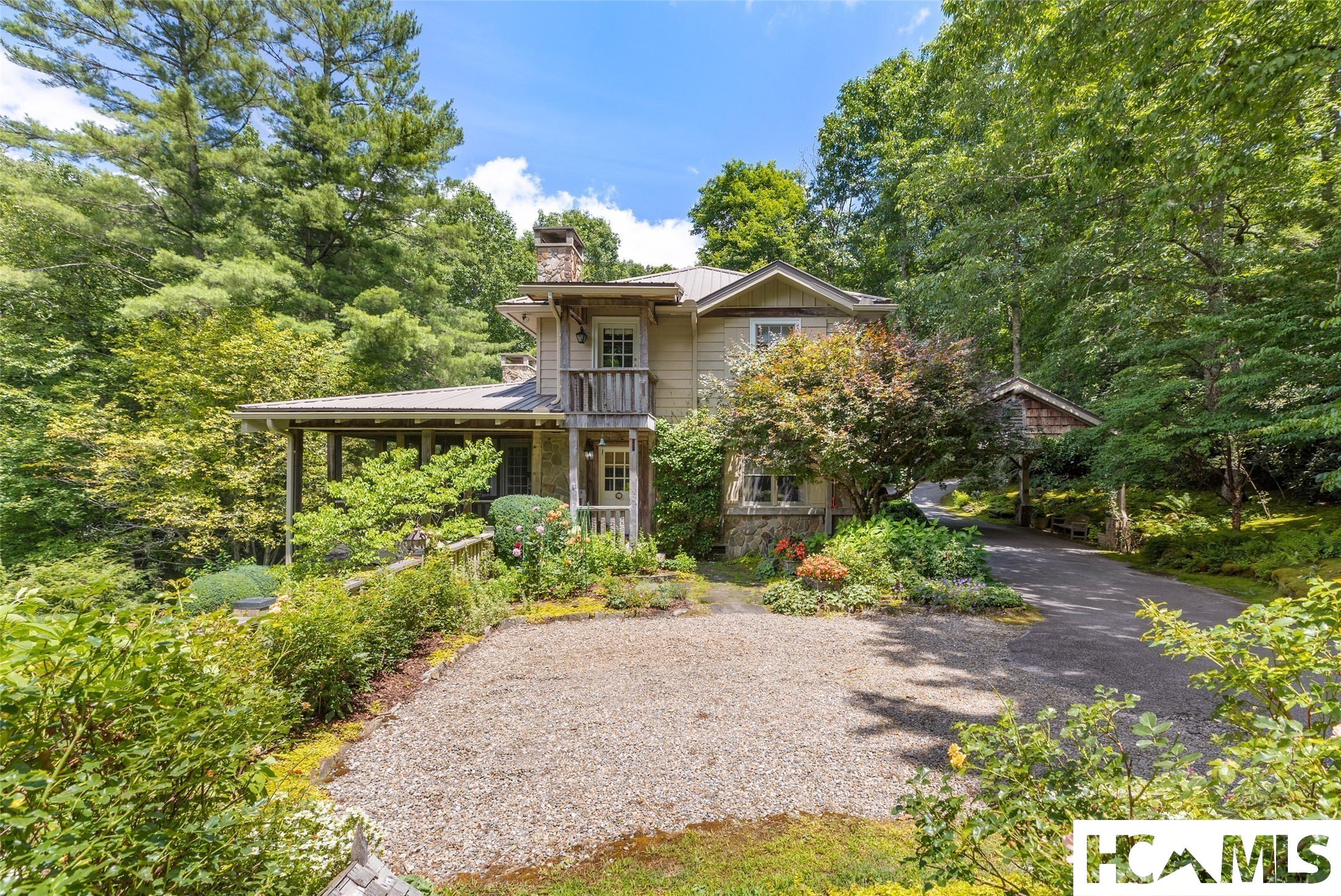 1094 Moorewood Road — photo