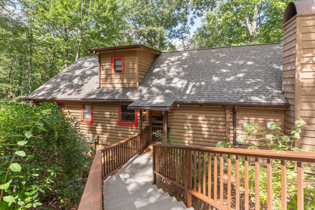 948 Hickory Drive — photo