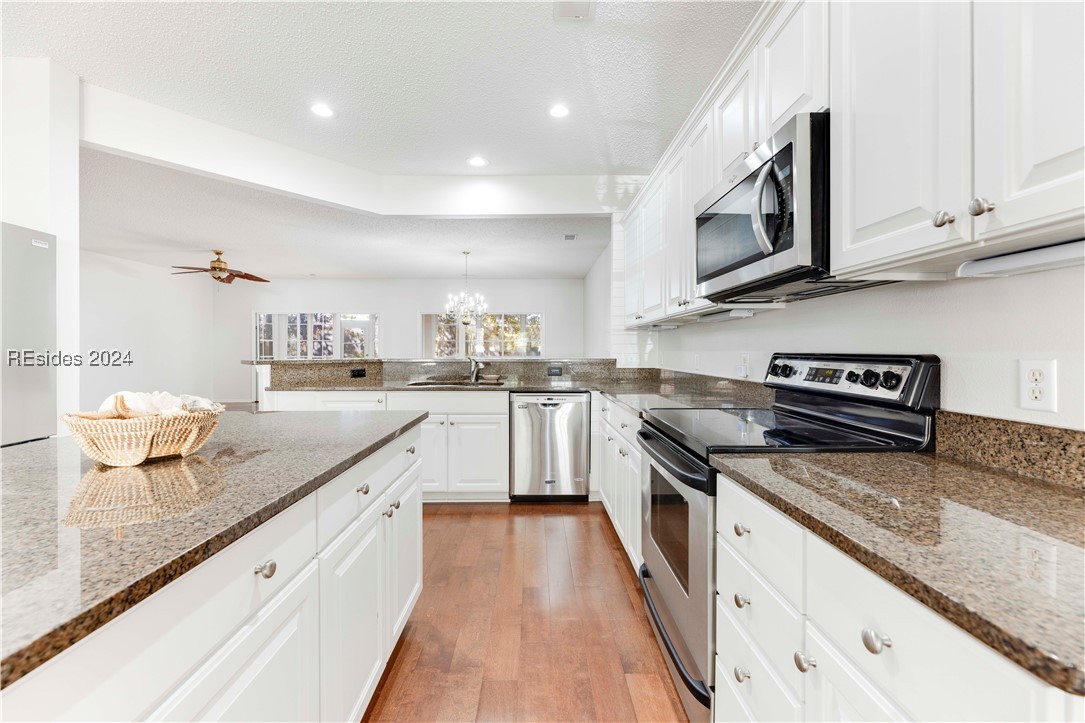 184 Hampton Circle — photo