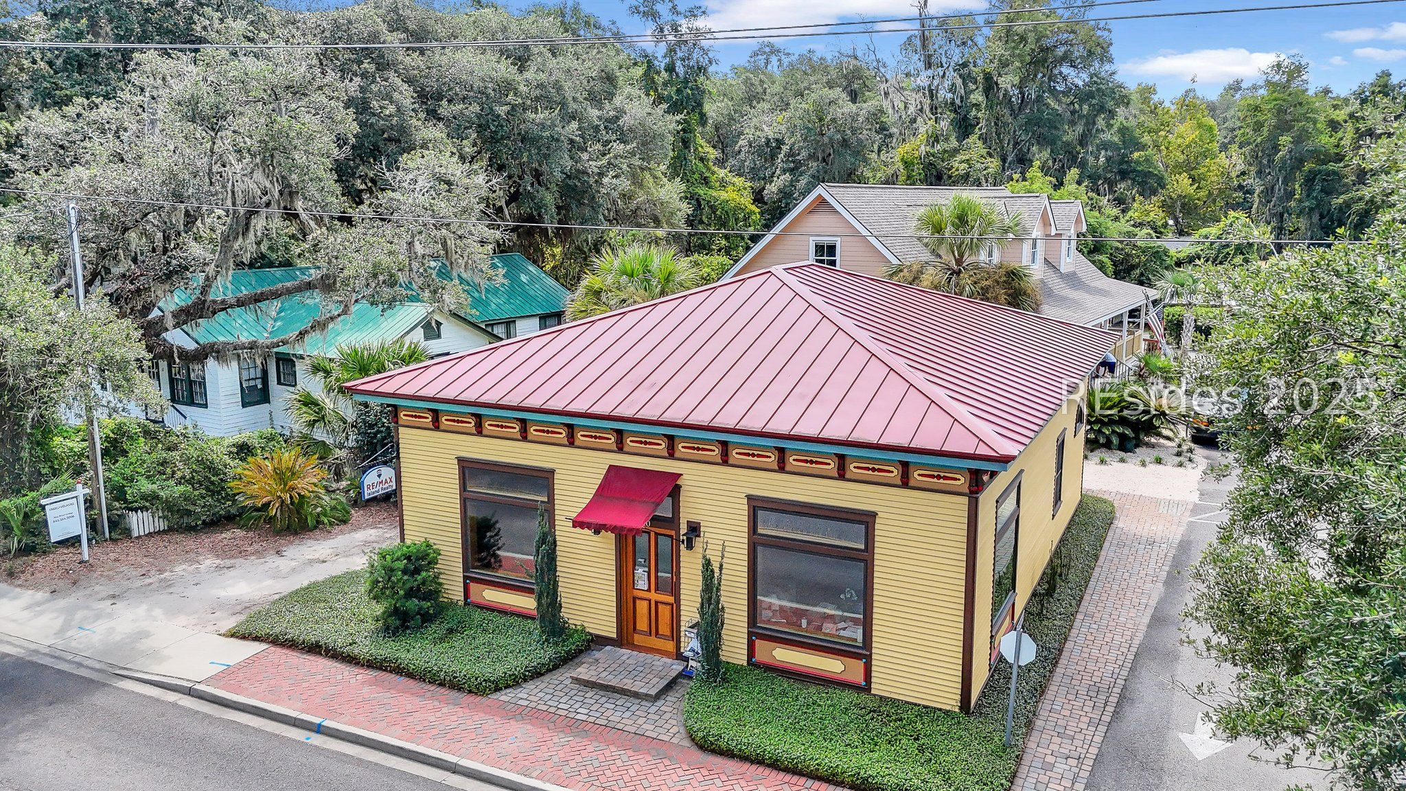10 Bruin Road — photo