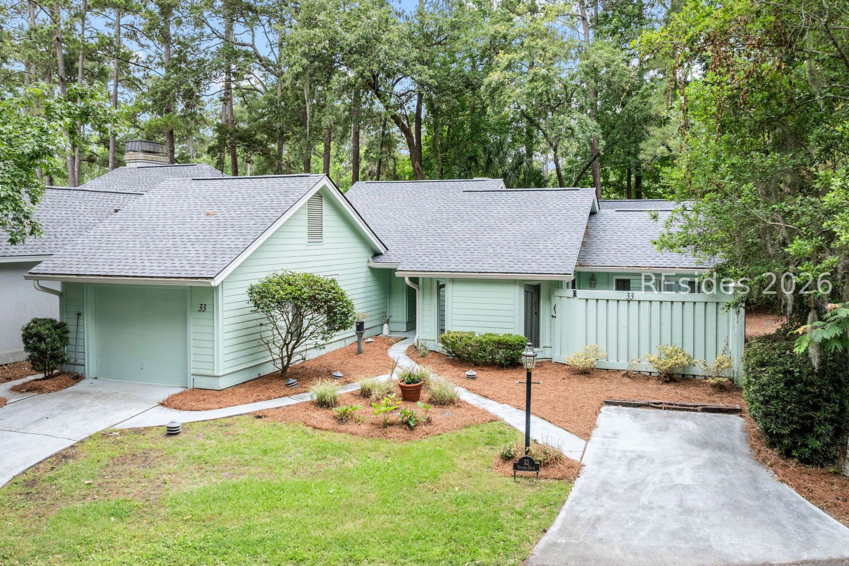 33 Victoria Drive — photo