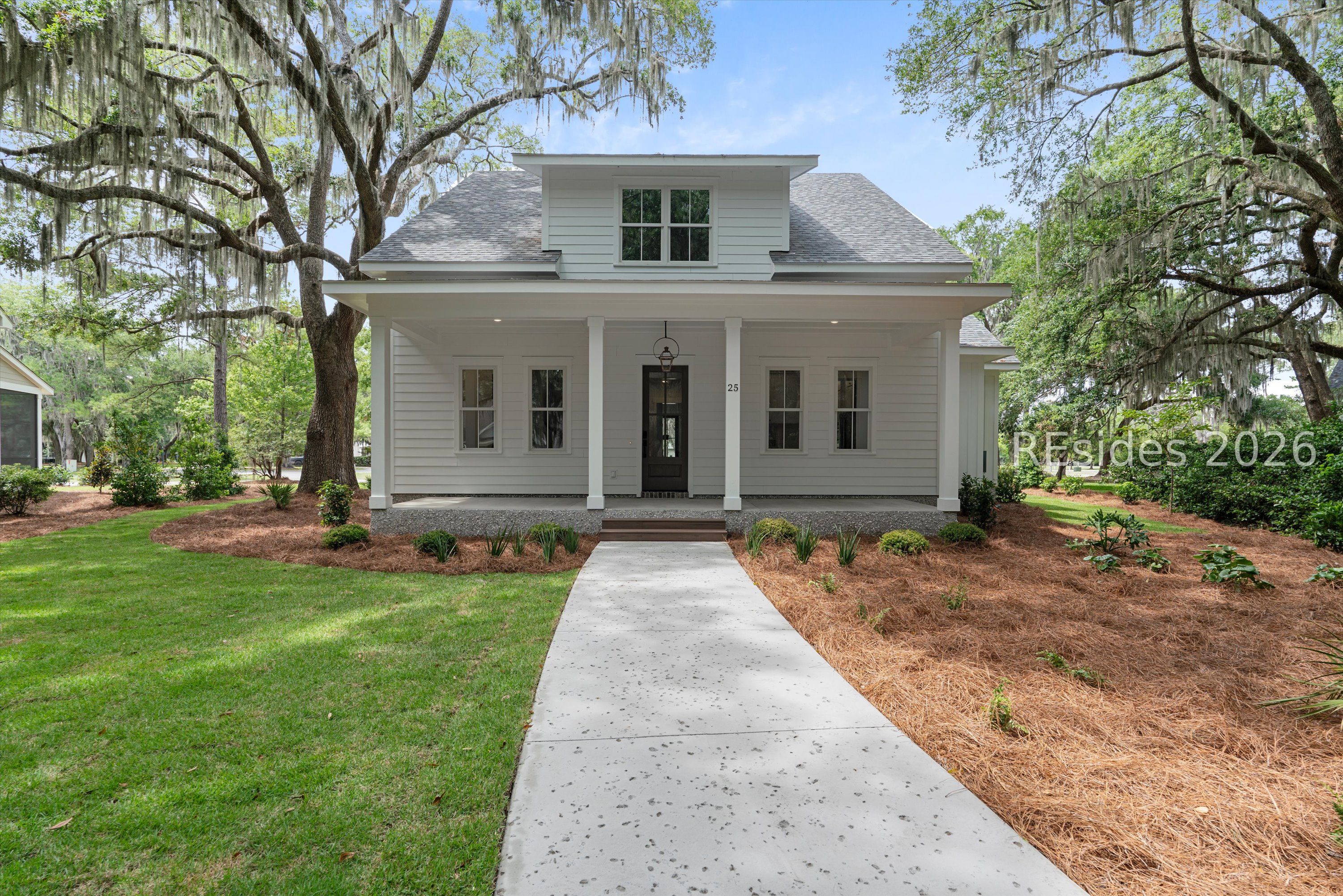 25 Millers Pond Drive — photo
