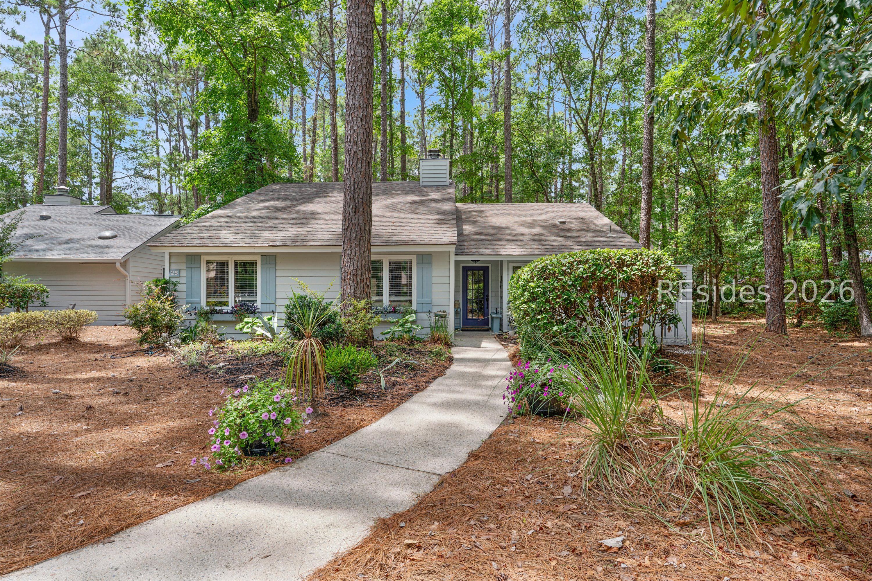 25 Fernwood Court — photo