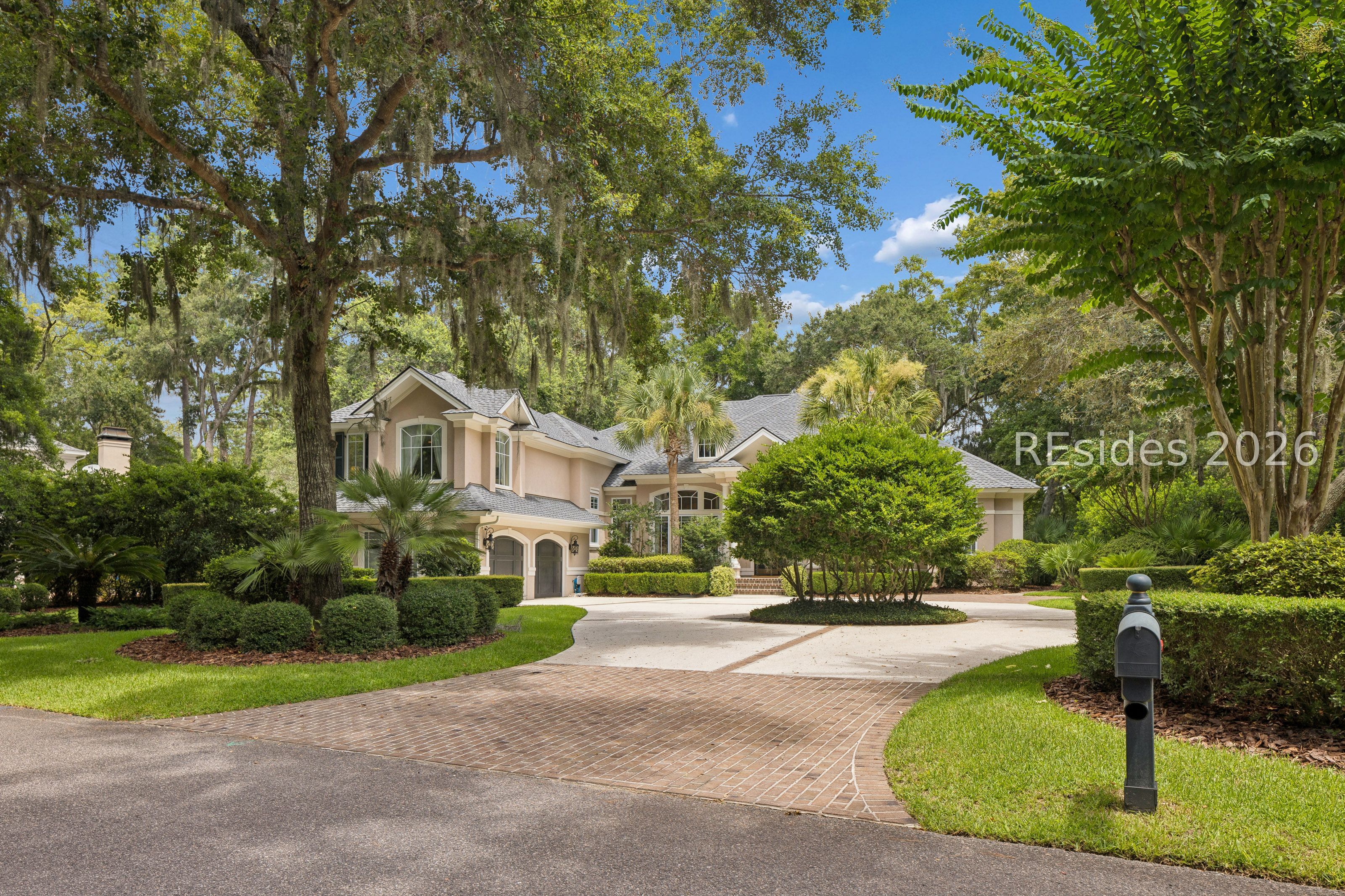11 Whitehall Drive — photo