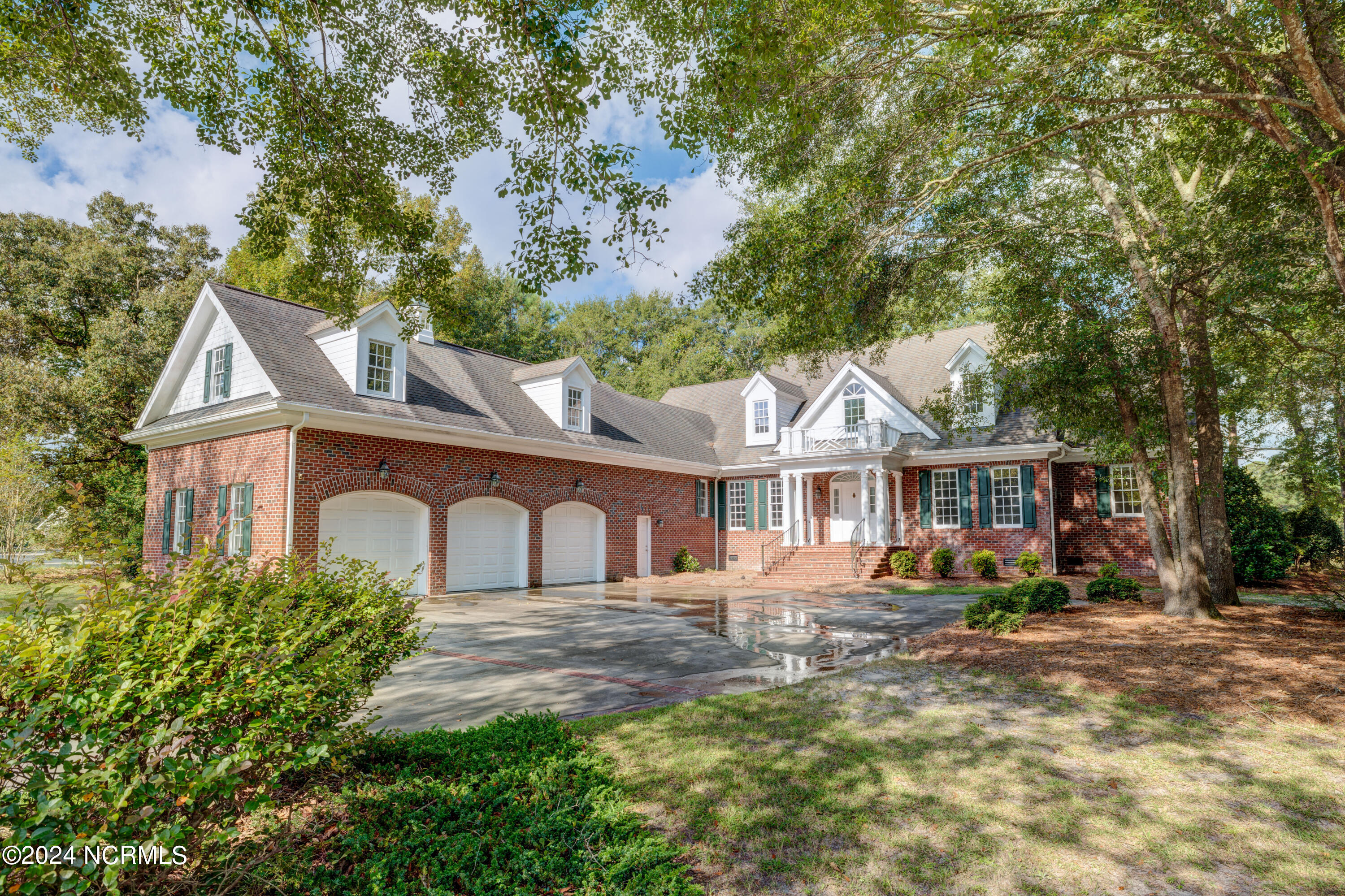140 River Woods Drive — photo