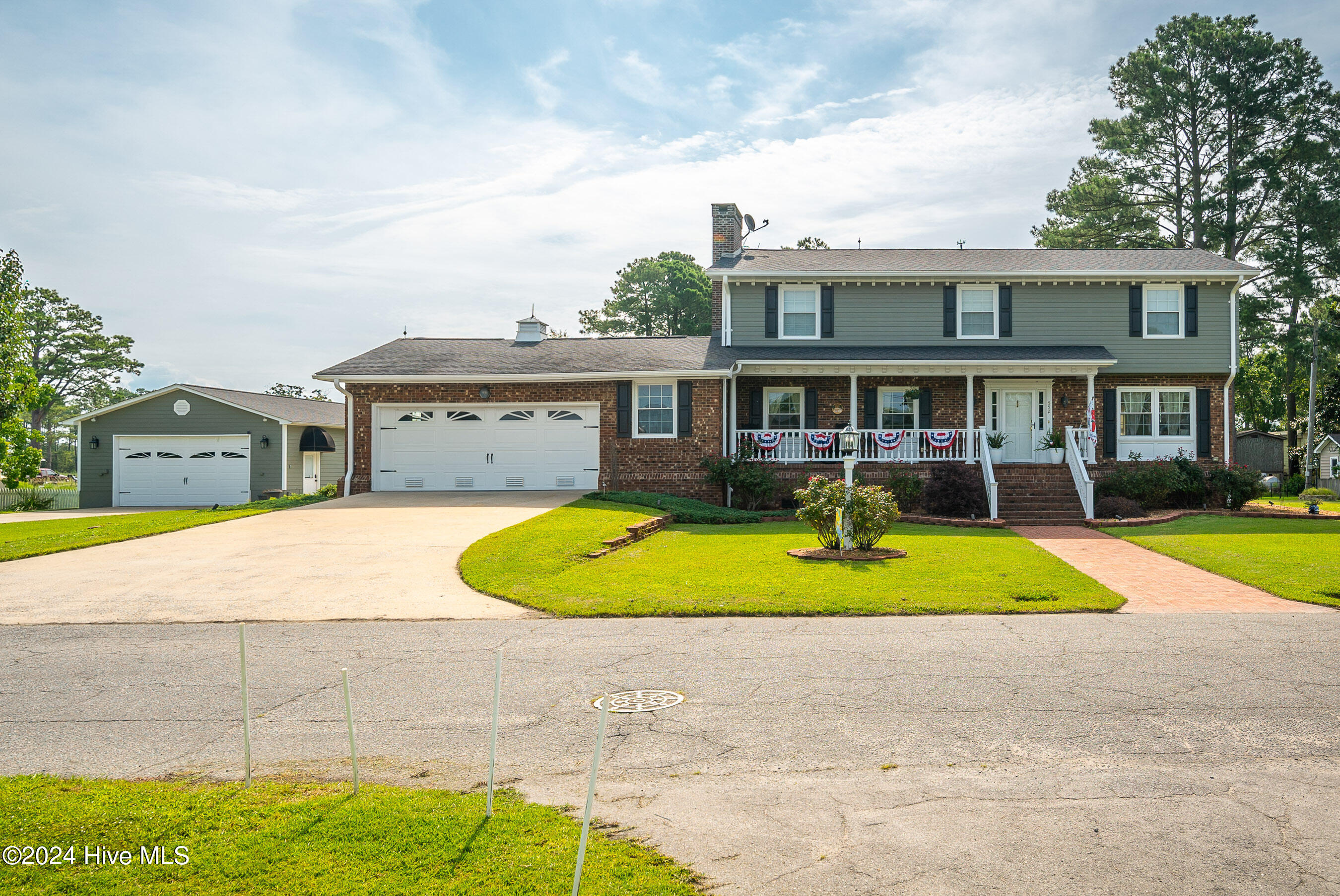 552 Lamont Street — photo