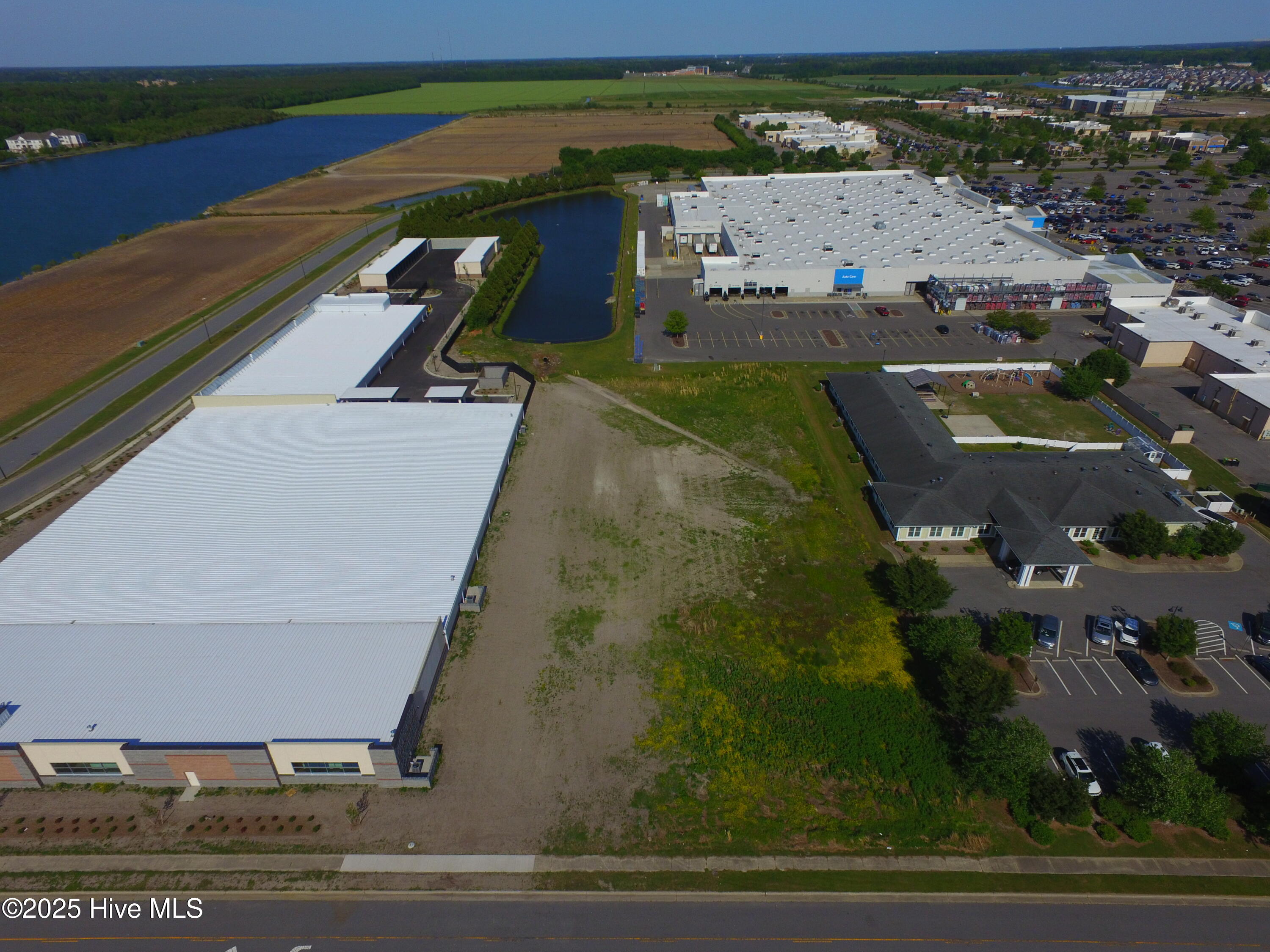108 Commercial Boulevard — photo
