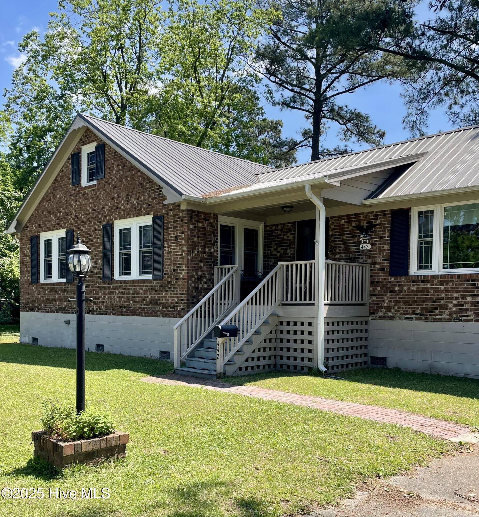 442 Lamont Street — photo
