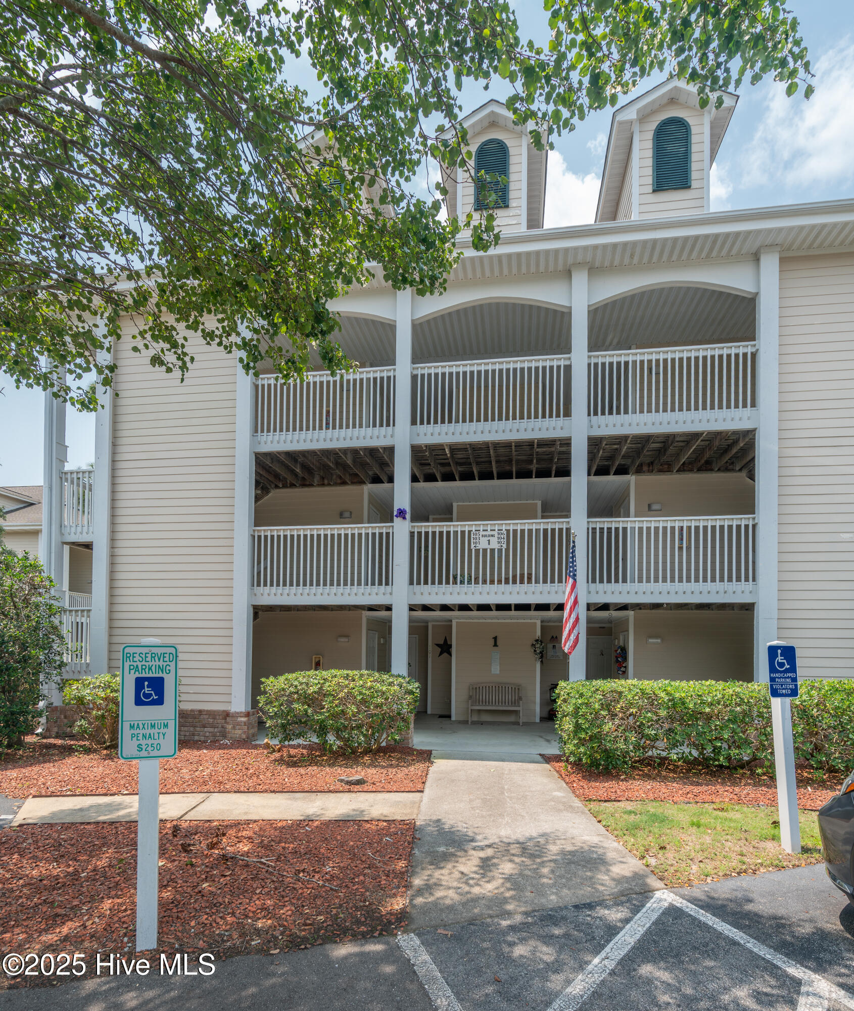 3350 Club Villas Drive 104 — photo