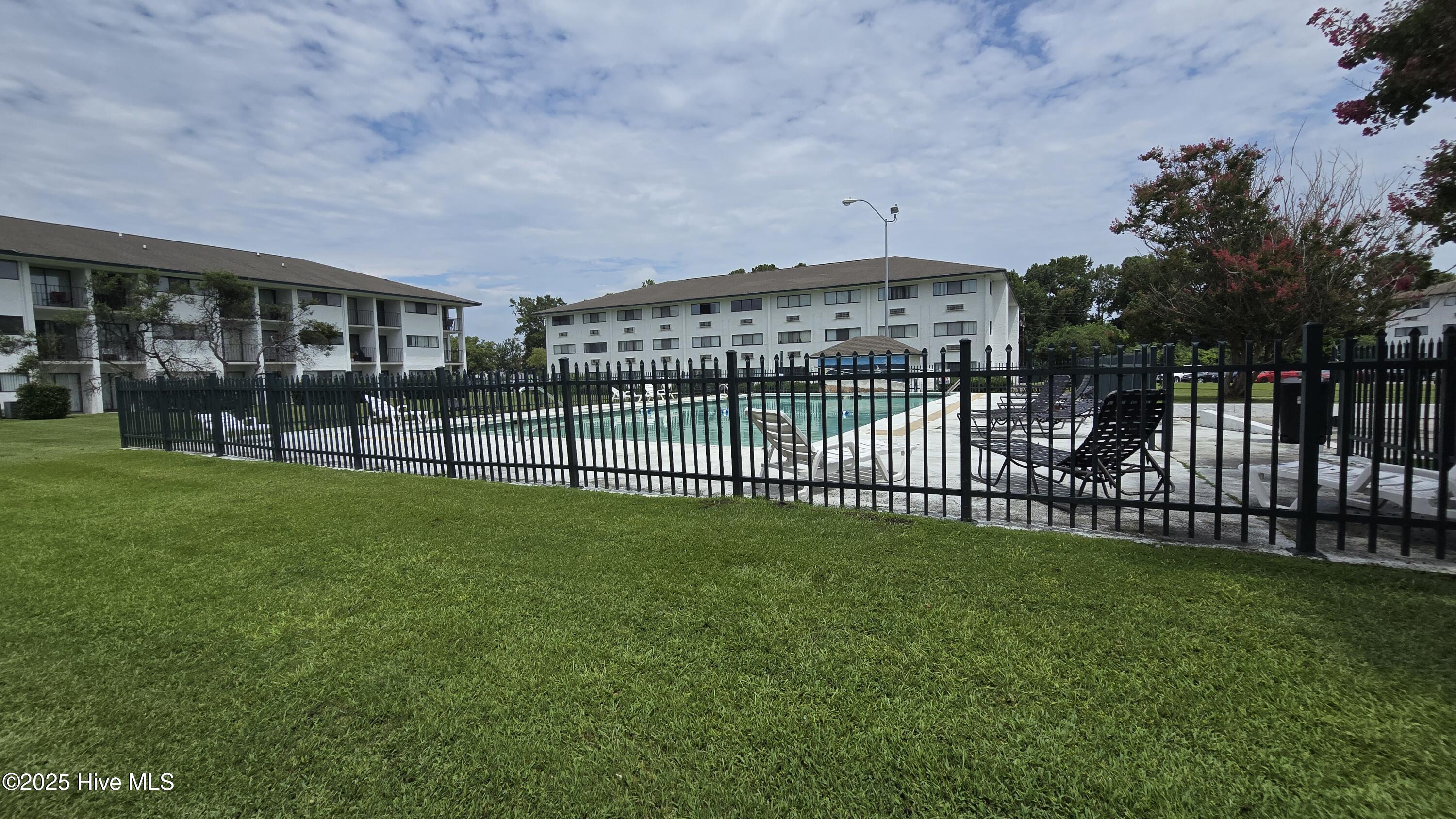 456 Racine Drive Unit D304 — photo