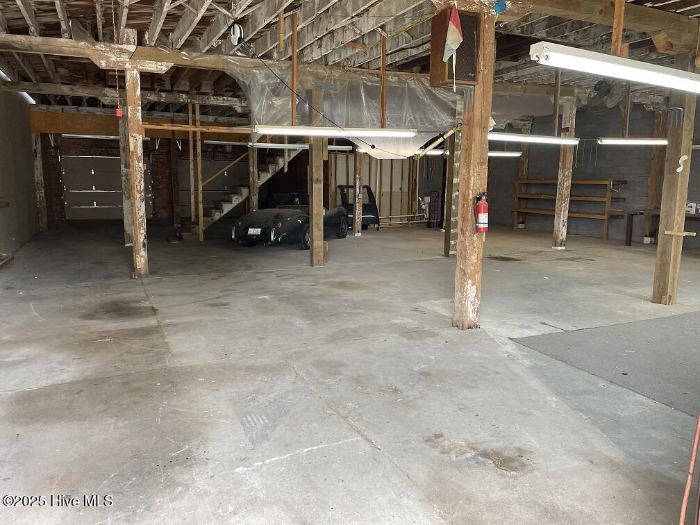 904 W 3RD ST — photo 2