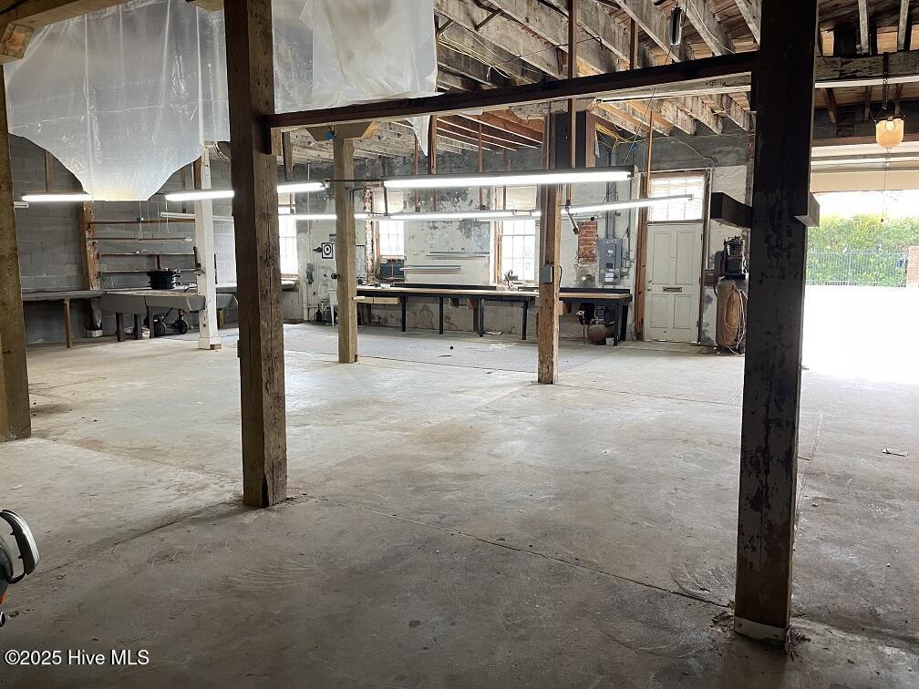 904 W 3RD ST — photo 3