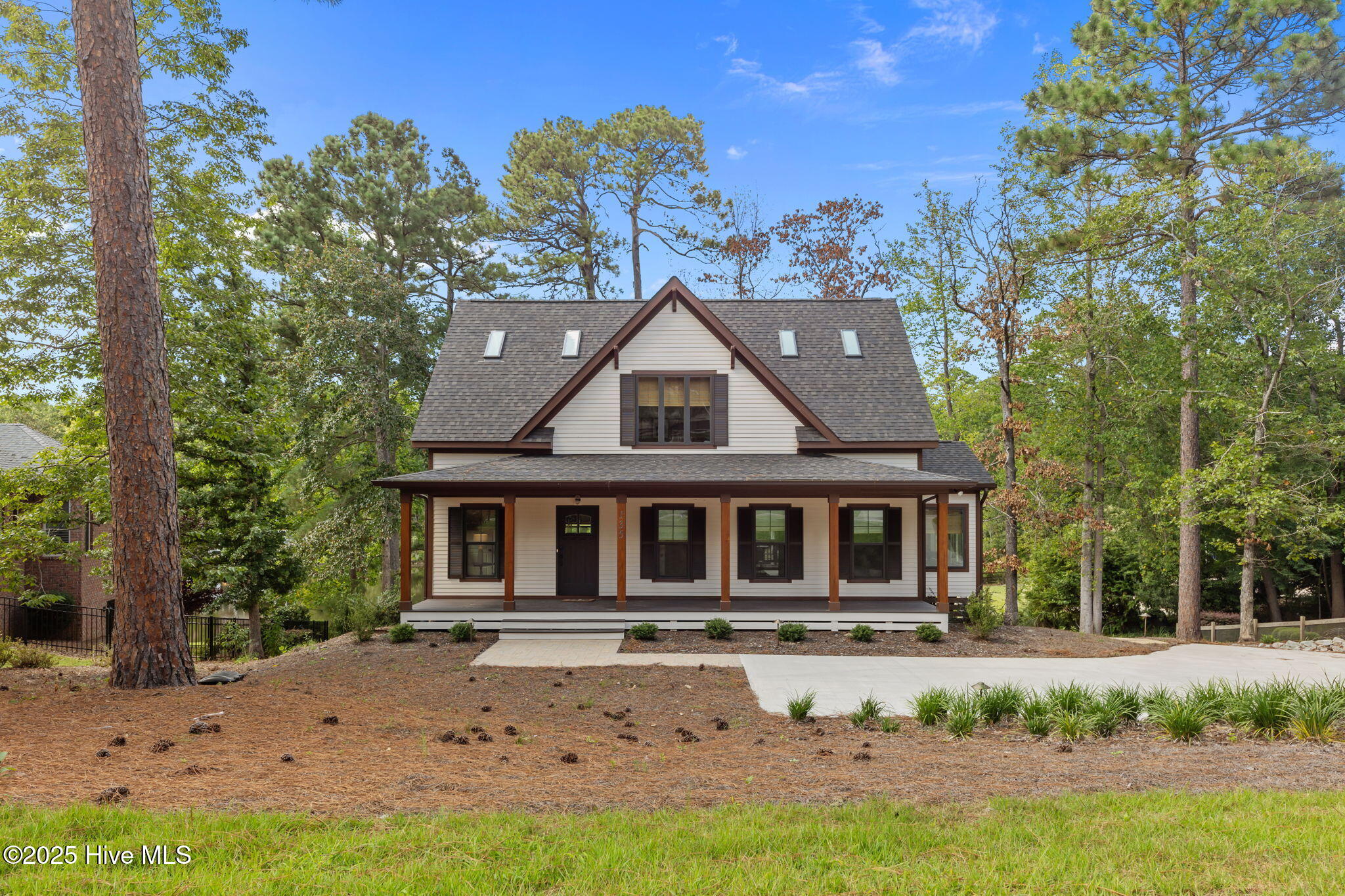 135 Lake Forest Drive SW — photo