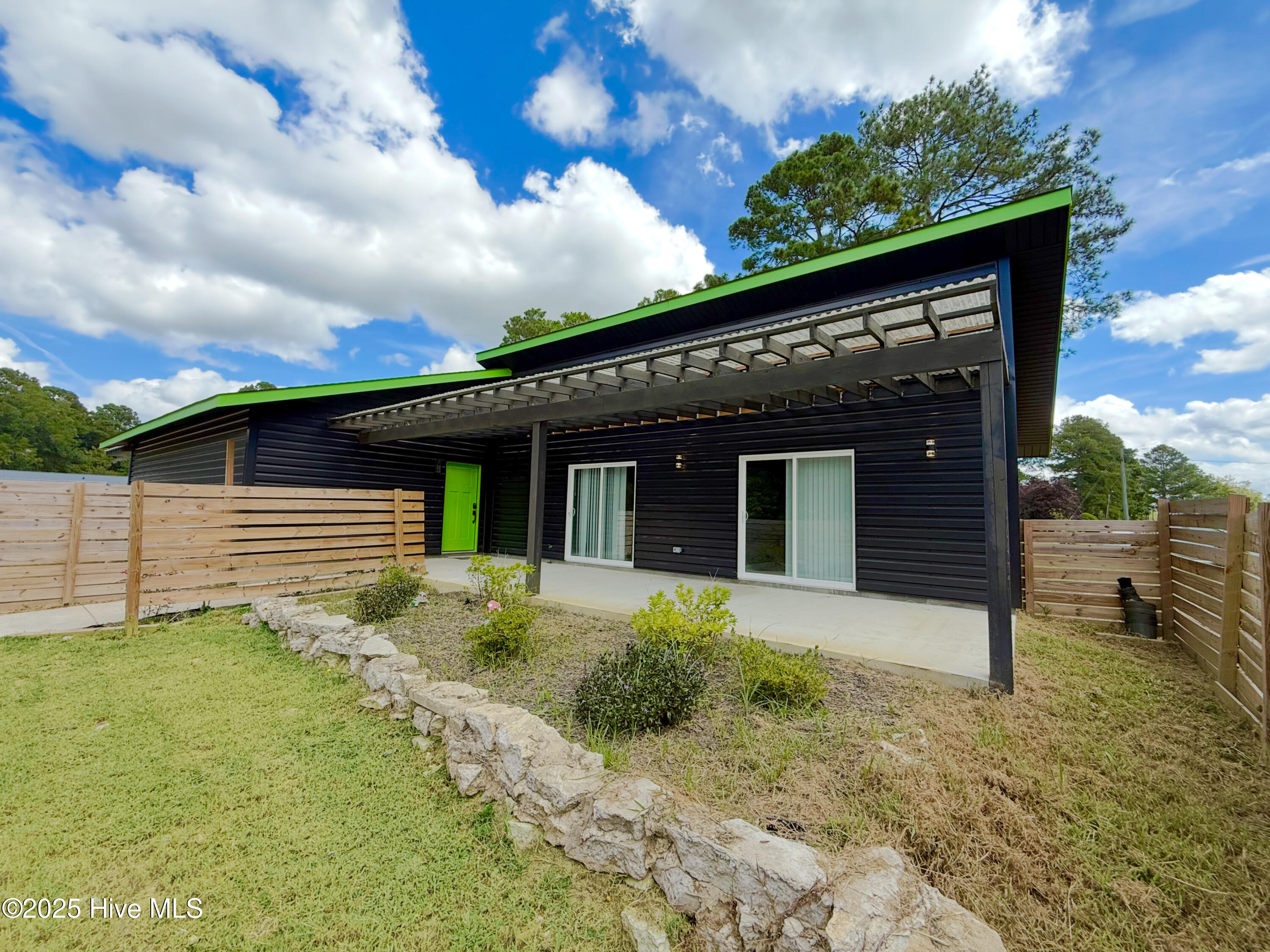 1718 Highland Drive — photo