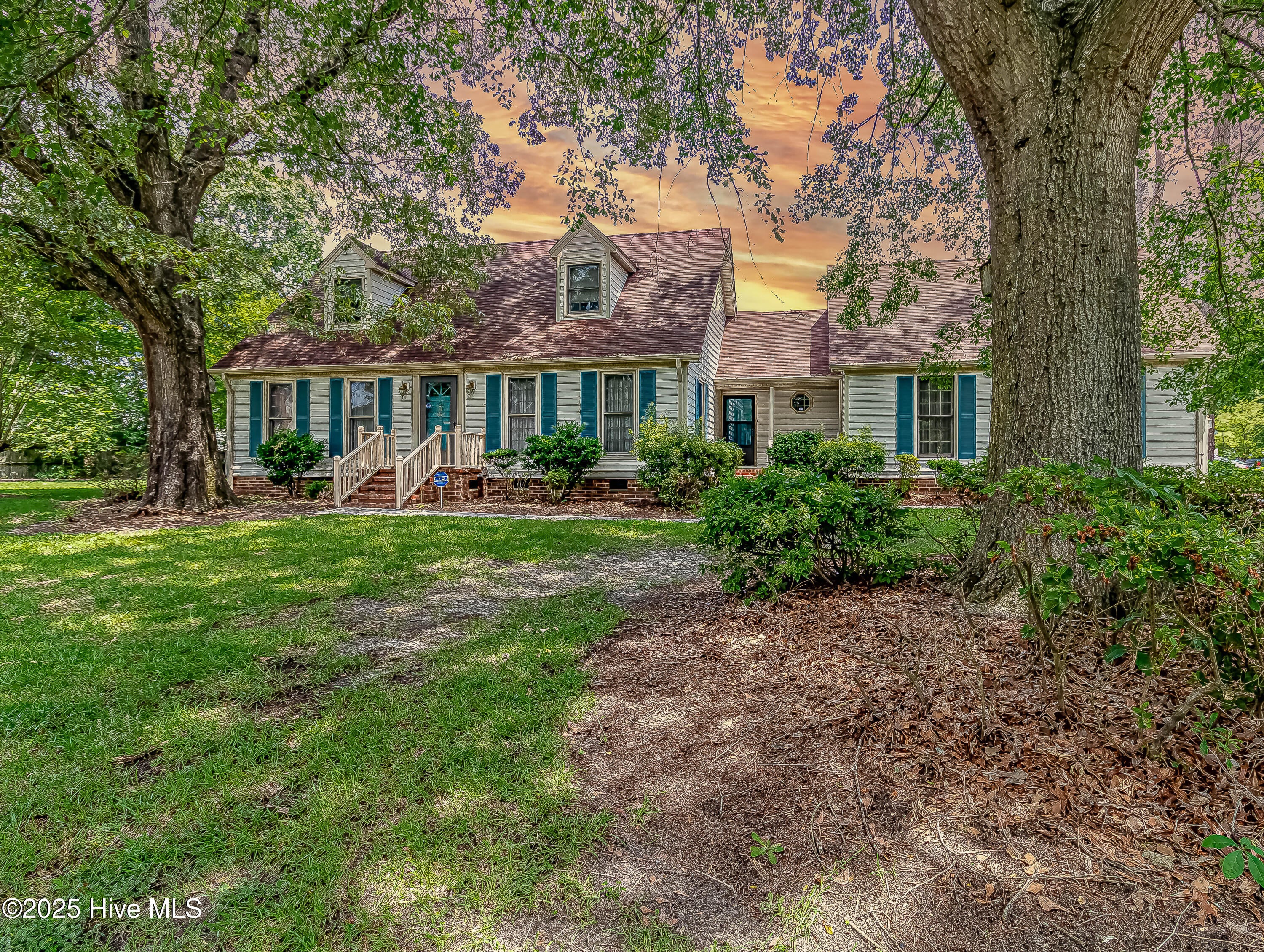 206 Maplewood Drive — photo