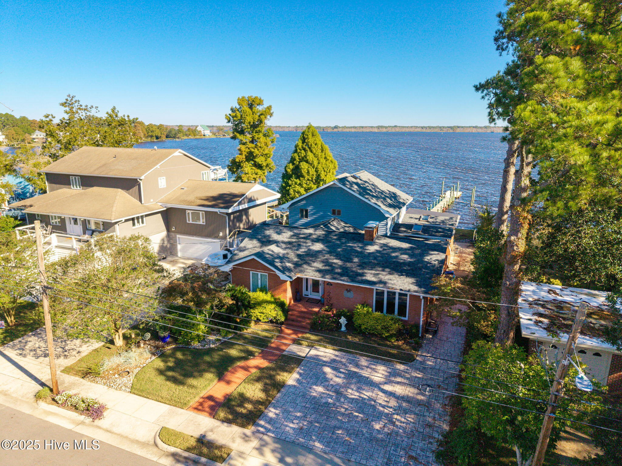 1804 River Drive — photo