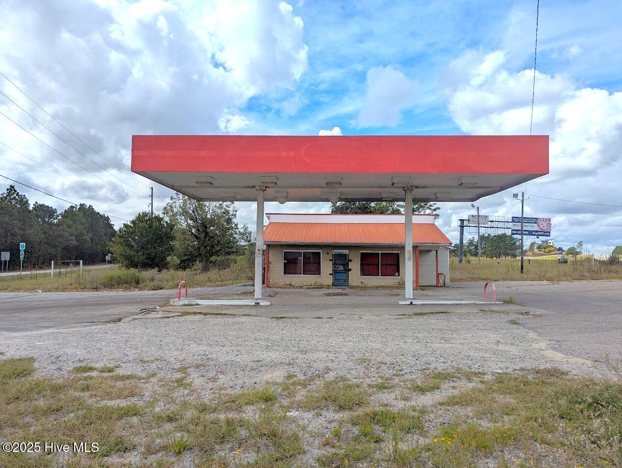 2210 N US Highway 1 — photo