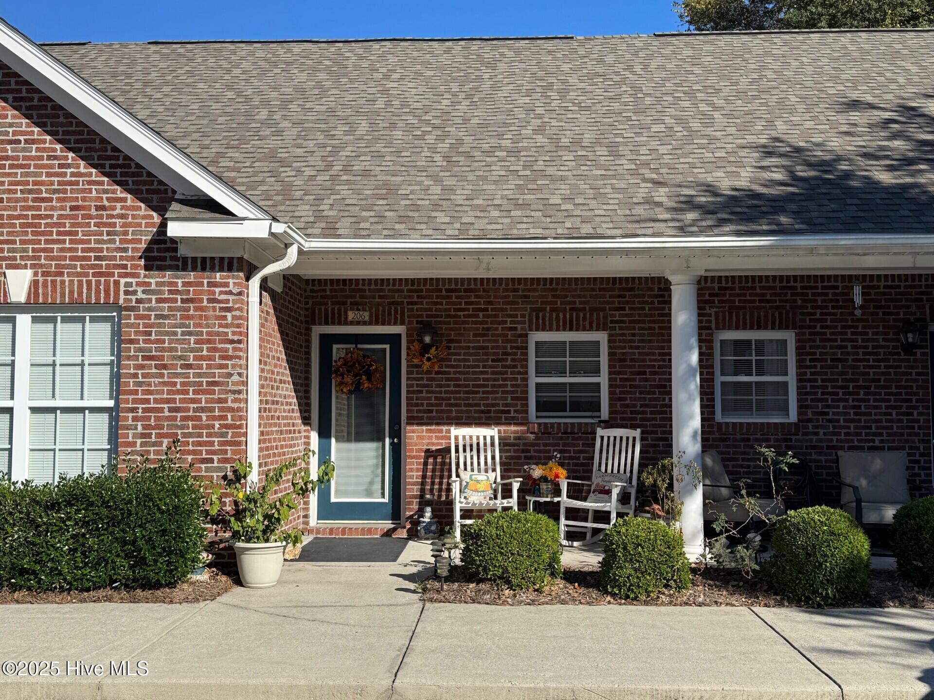 206 Hibiscus Way — photo