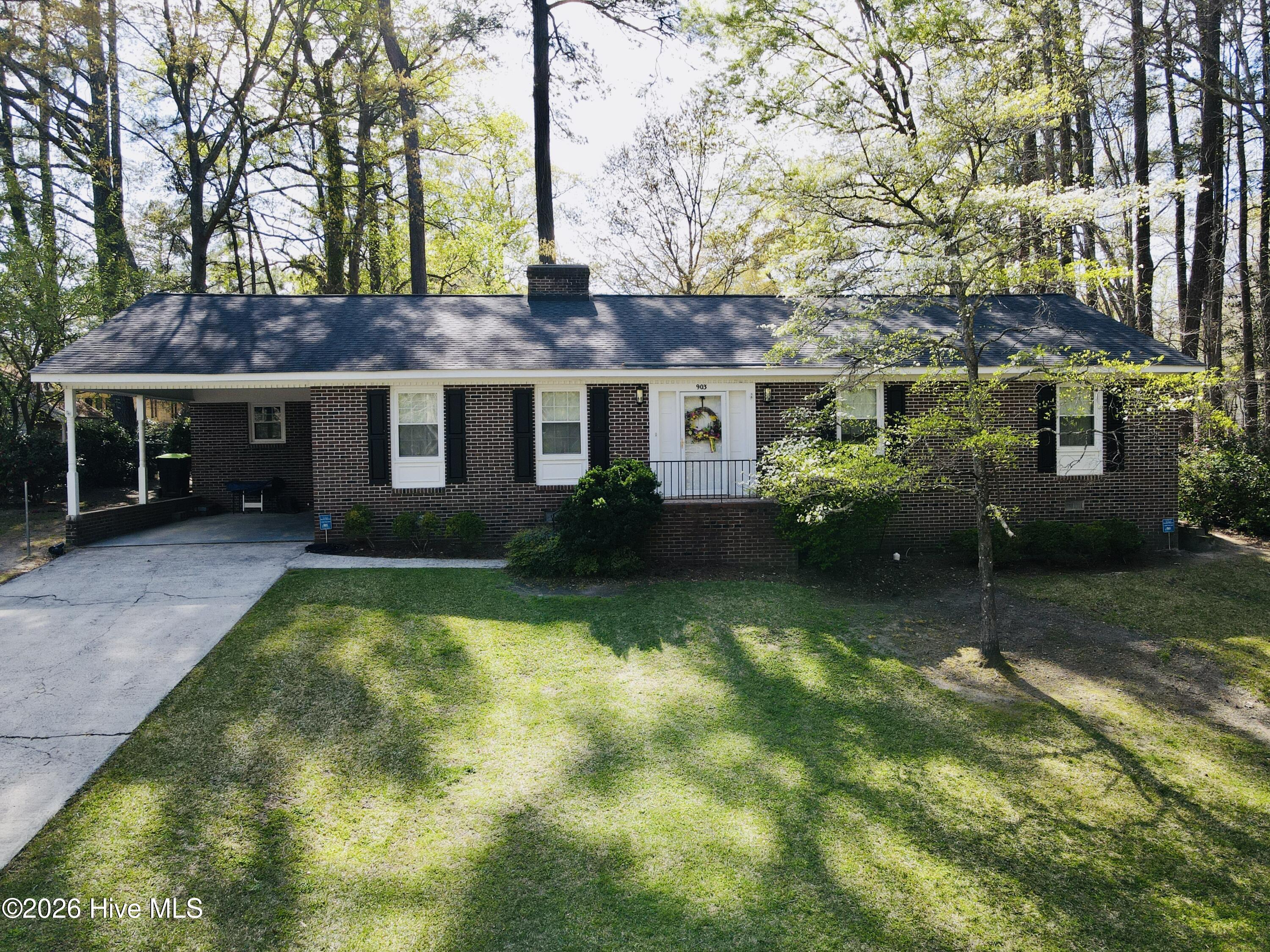 903 E Woodlawn Drive — photo