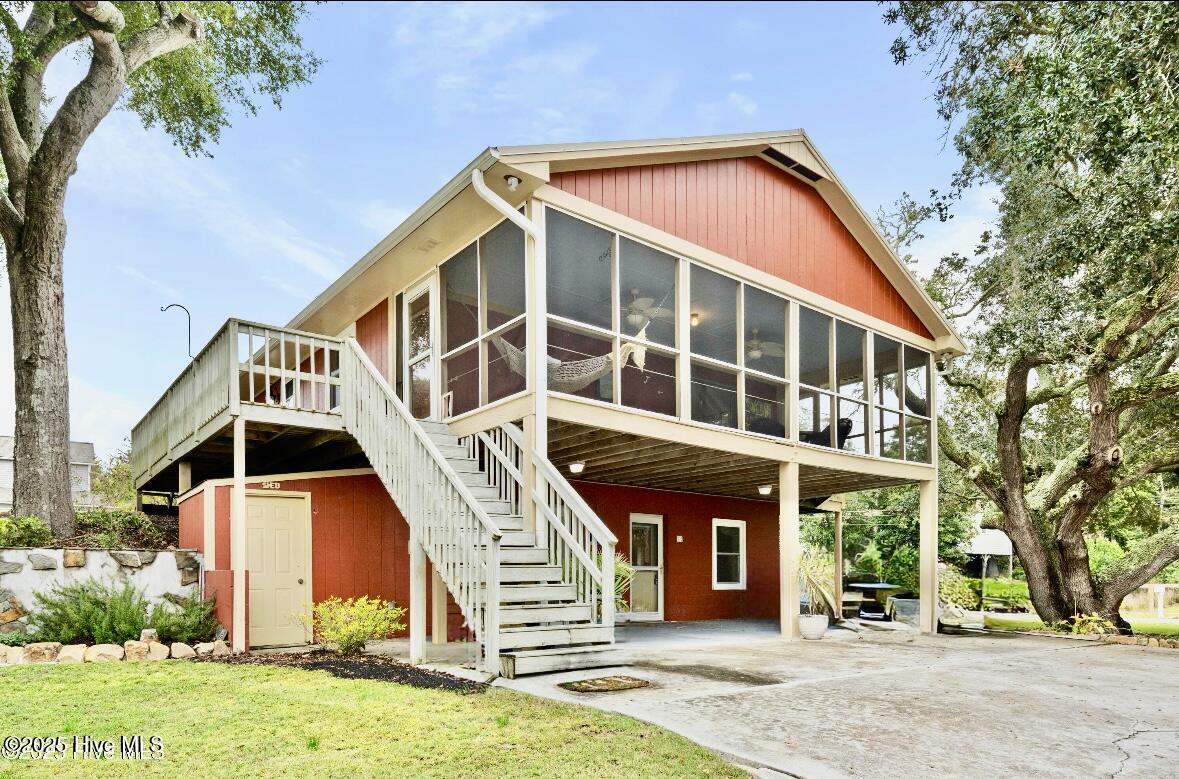303 Live Oak Street — photo