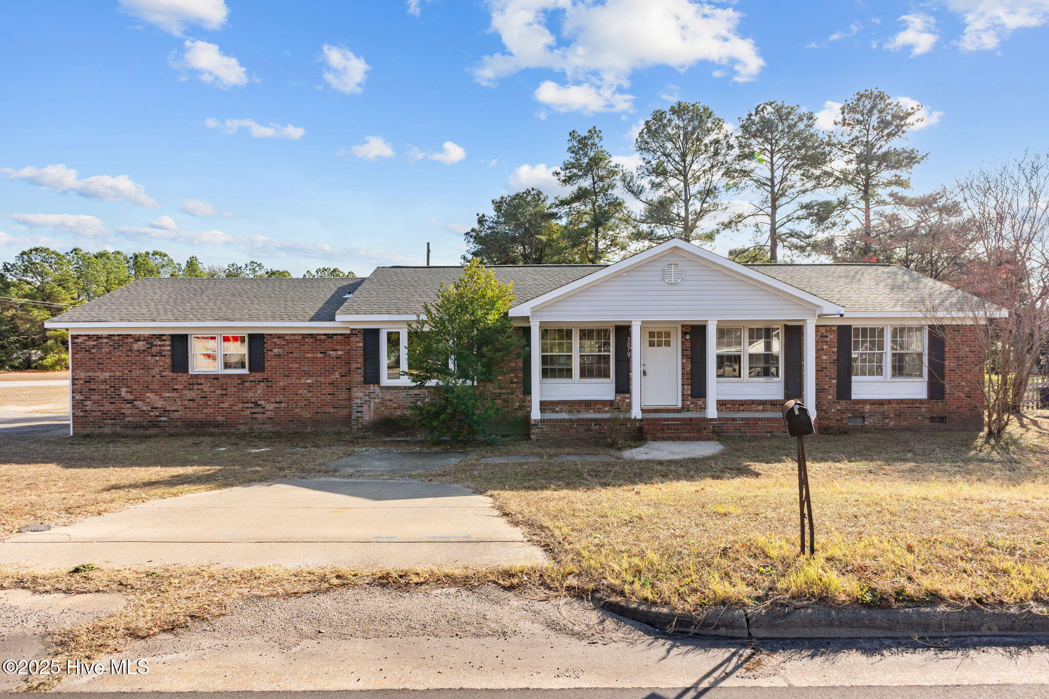 3819 Cumberland Road — photo