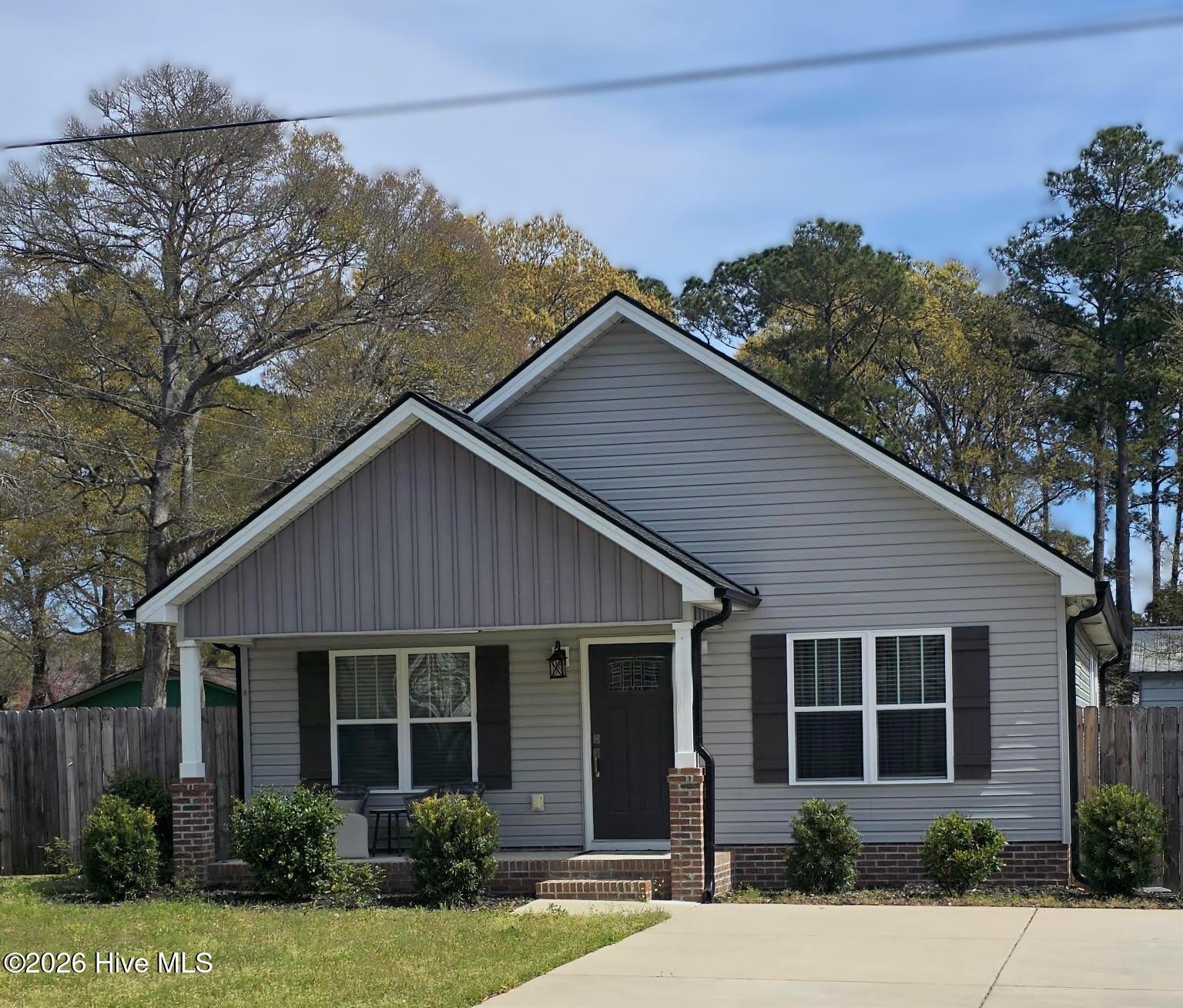 88 Hillside Street — photo