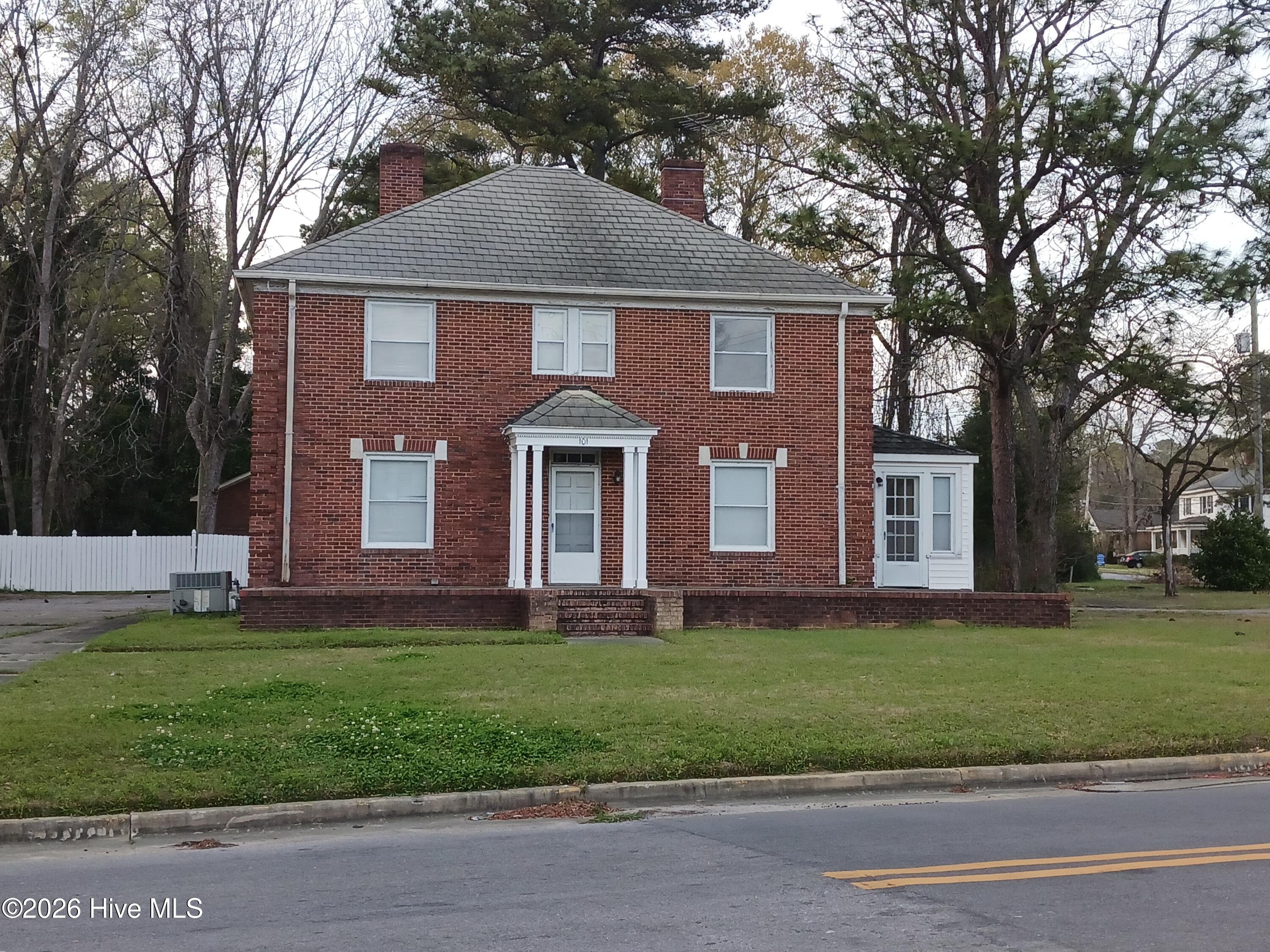 101 W Highland Avenue — photo