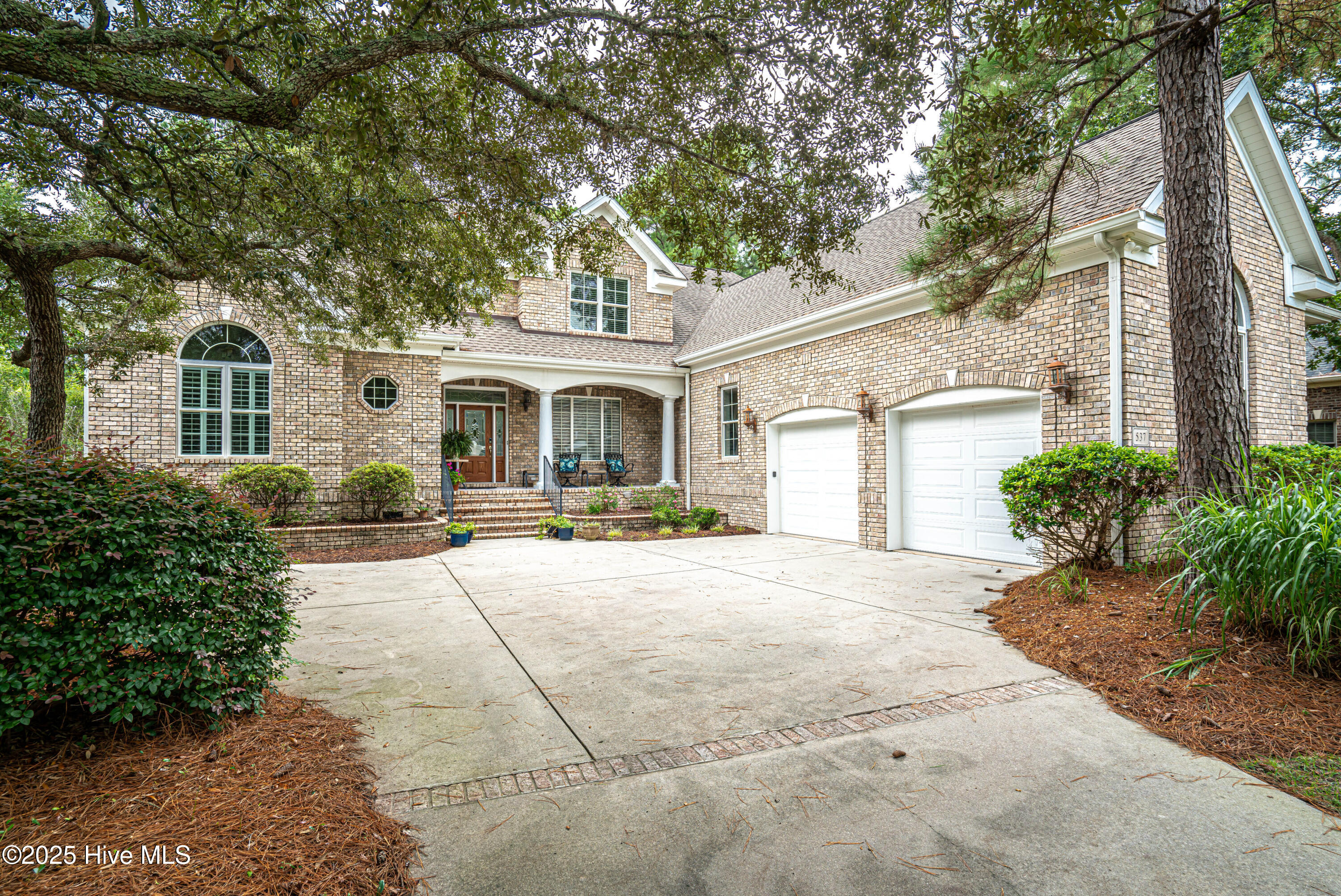 537 Gladstone Circle SW — photo