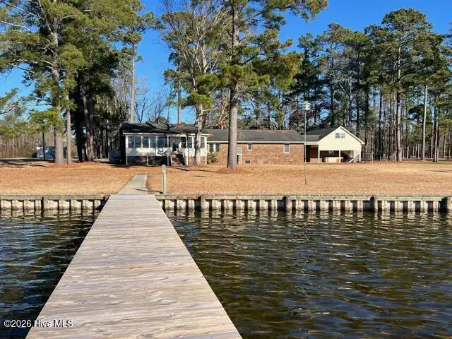 651 Smith Shore Road — photo