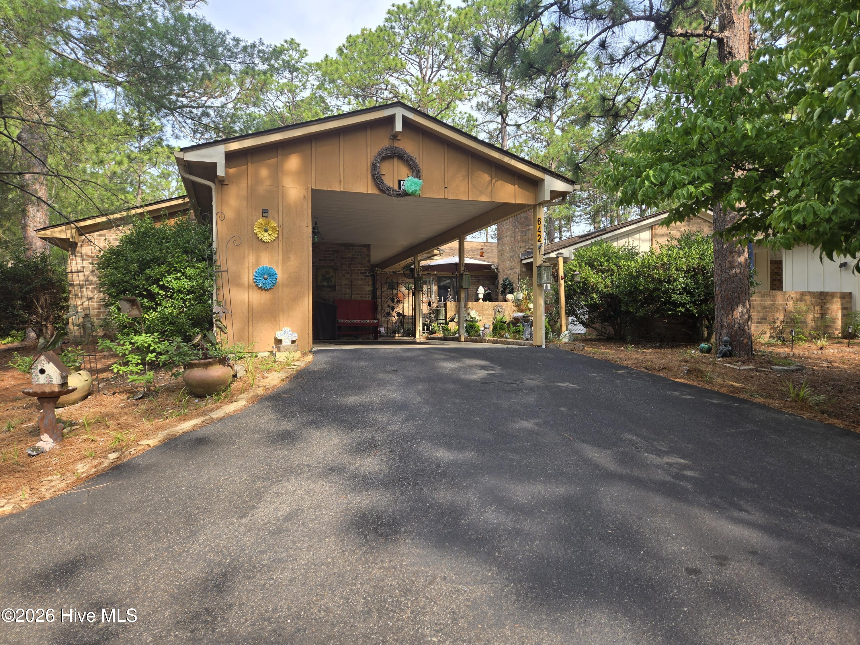 642 Redwood Drive — photo