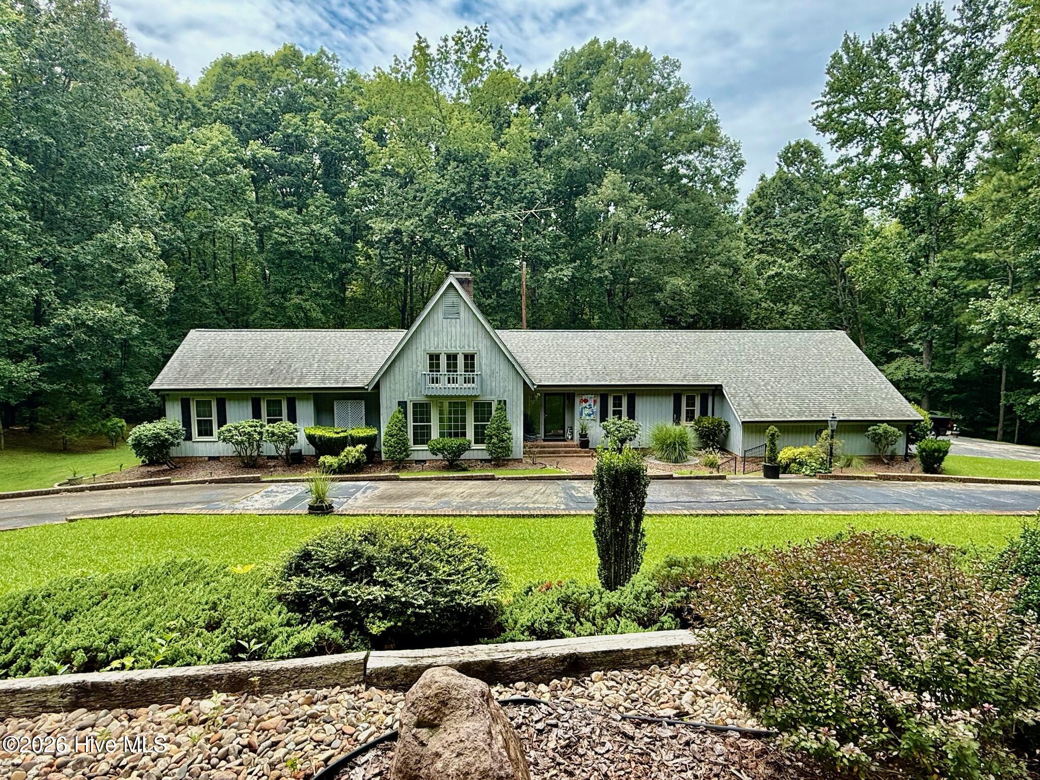 102 W Beaver Creek Road — photo