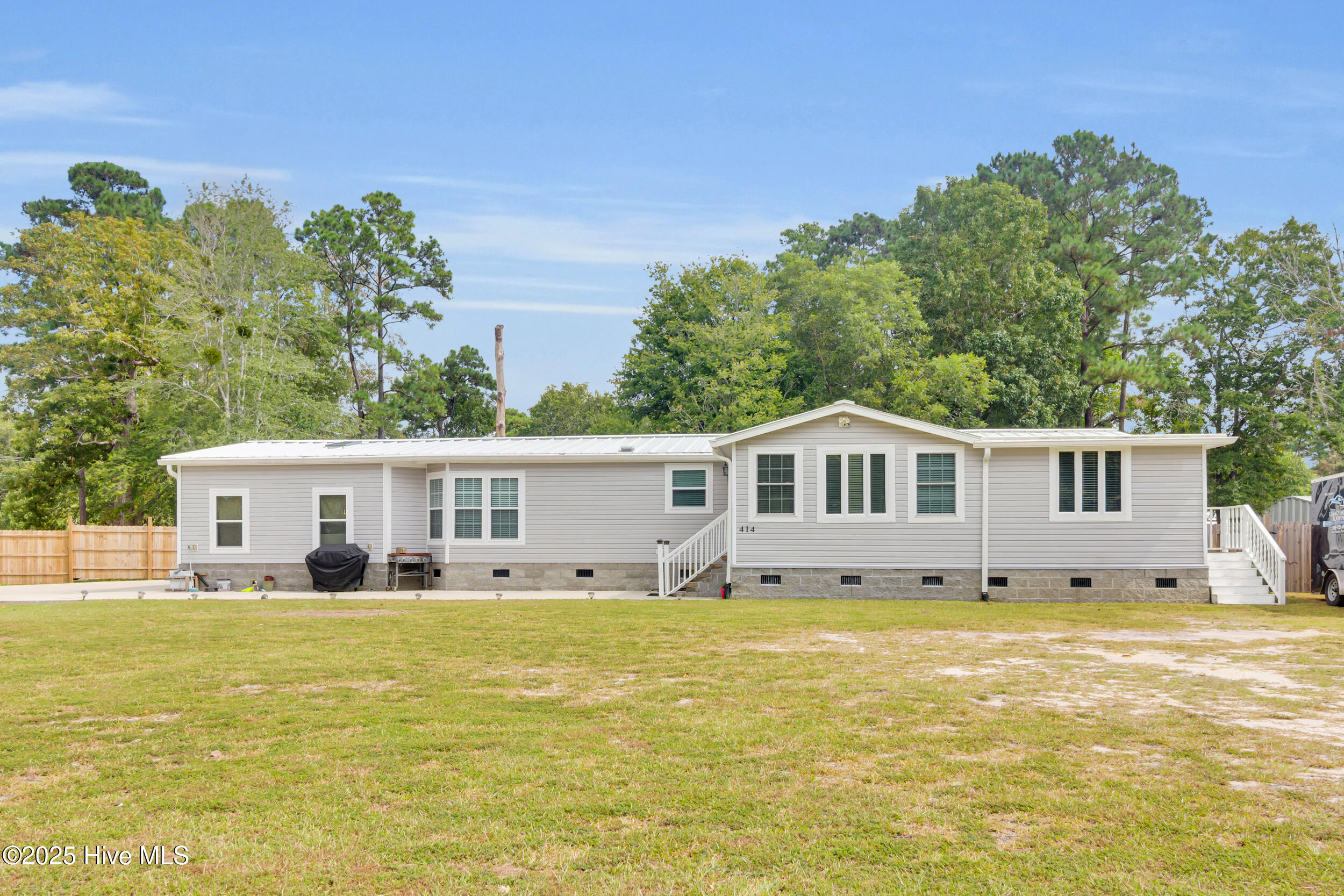 414 W Branch Drive — photo