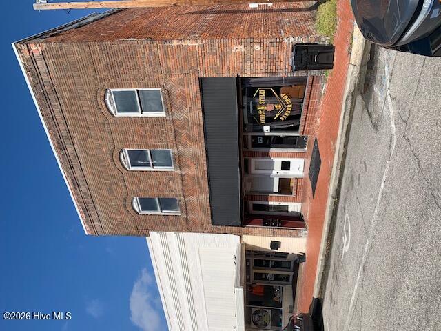 102 W 5th Street — photo