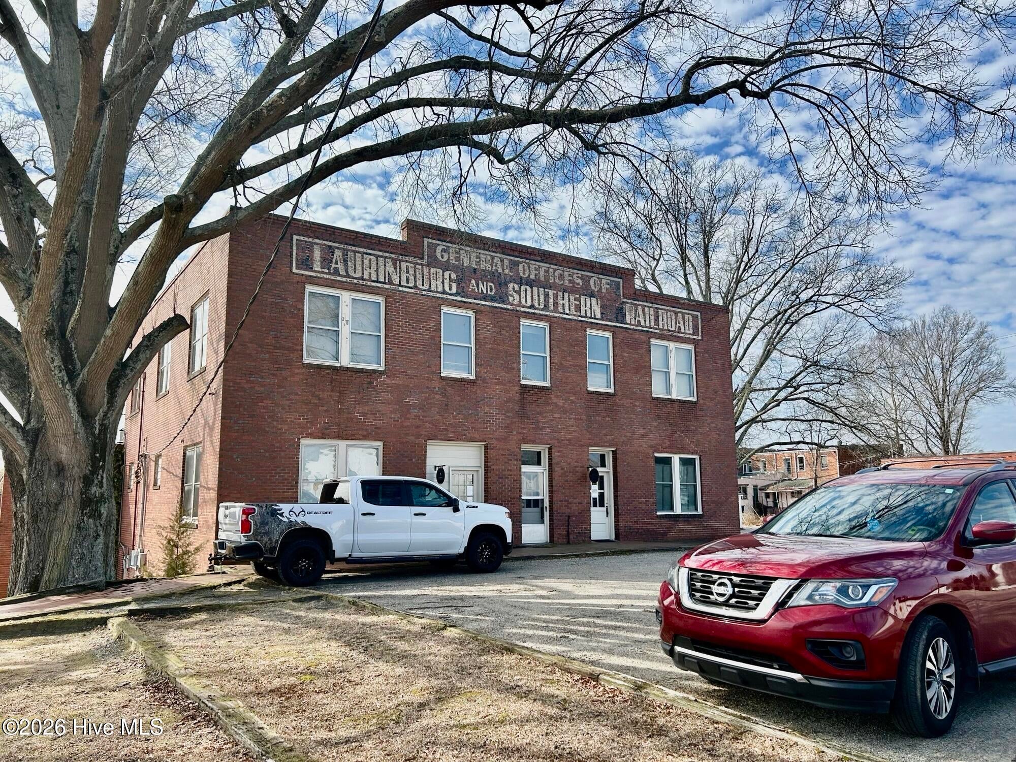 204 E Railroad Street — photo