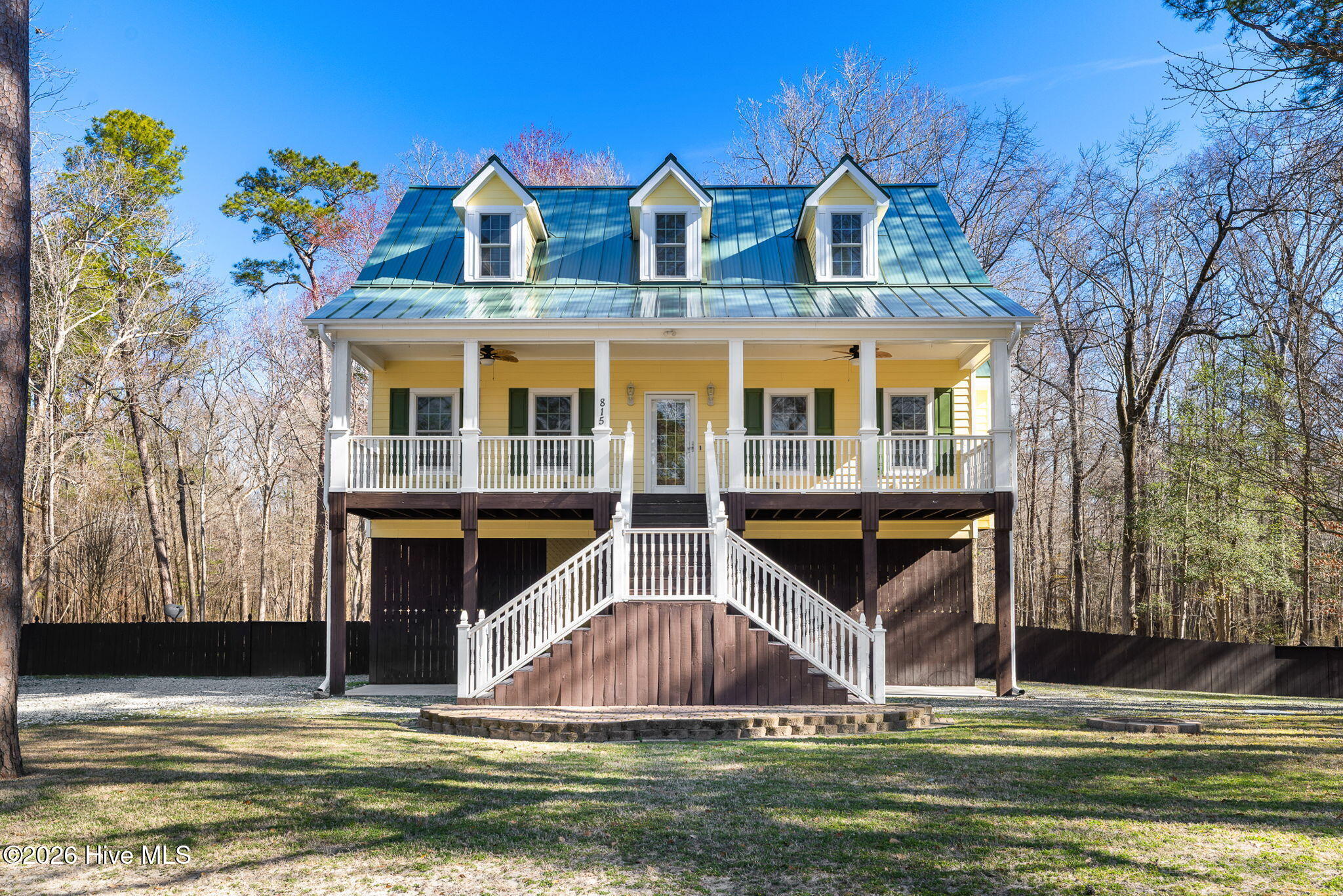 815 Riverview Drive — photo