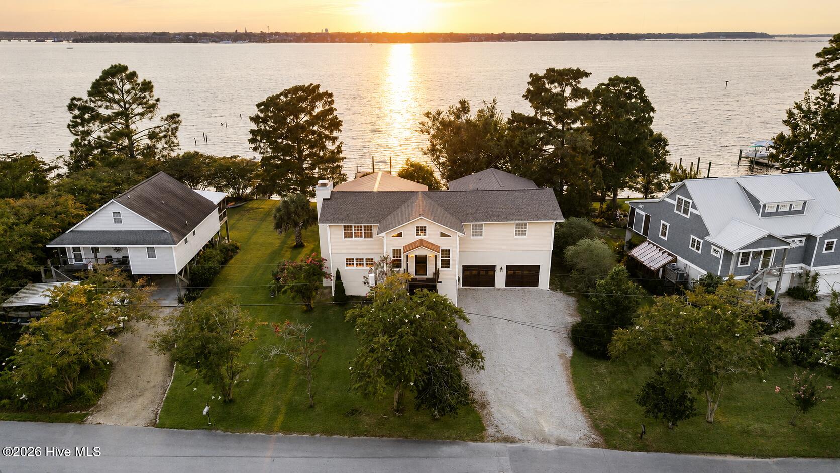 321 Riverside Drive — photo