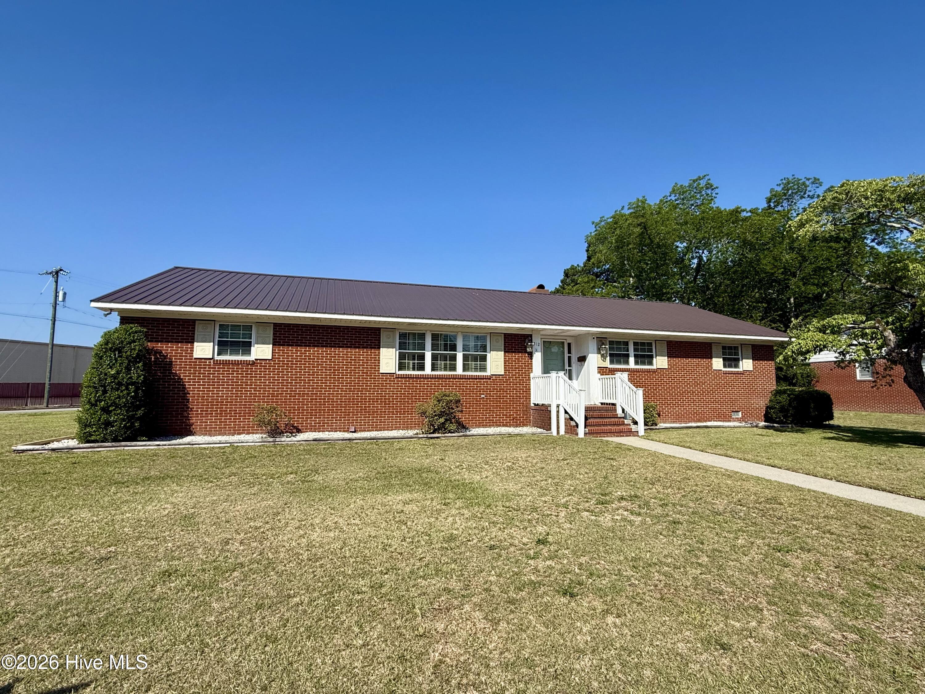 212 Sunset Drive — photo