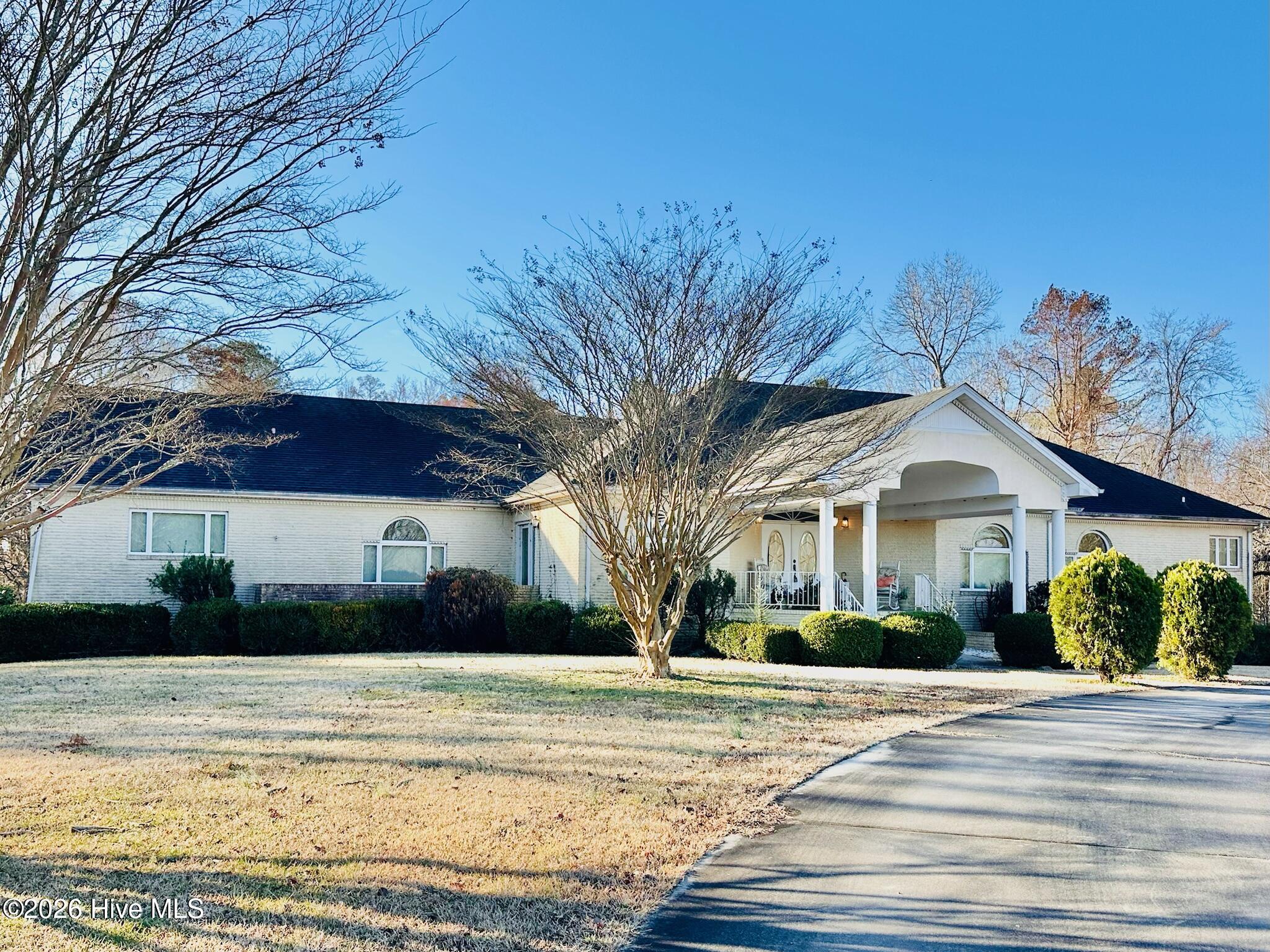 152 Shady Oak Drive — photo