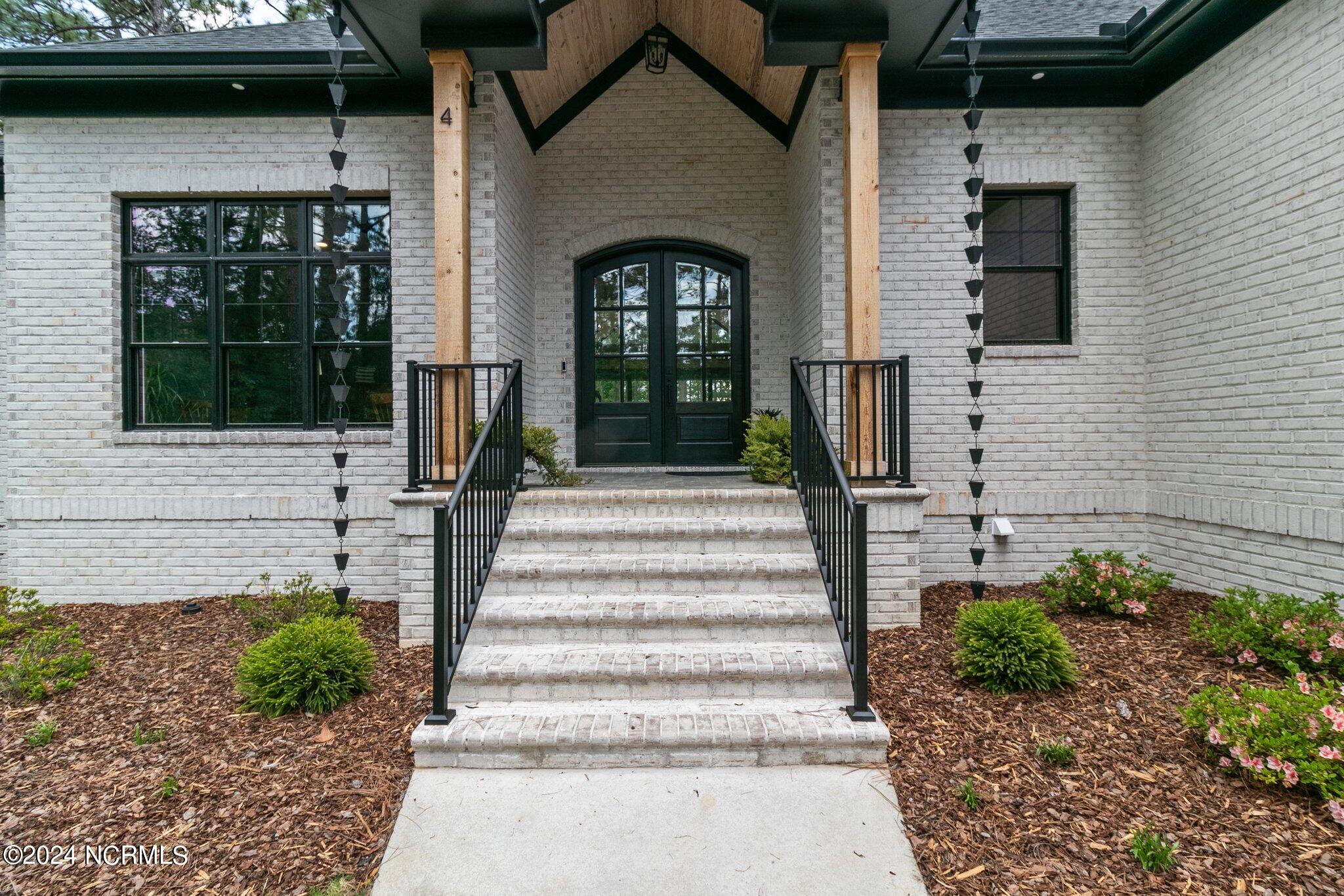 4 Kenilwood Court — photo