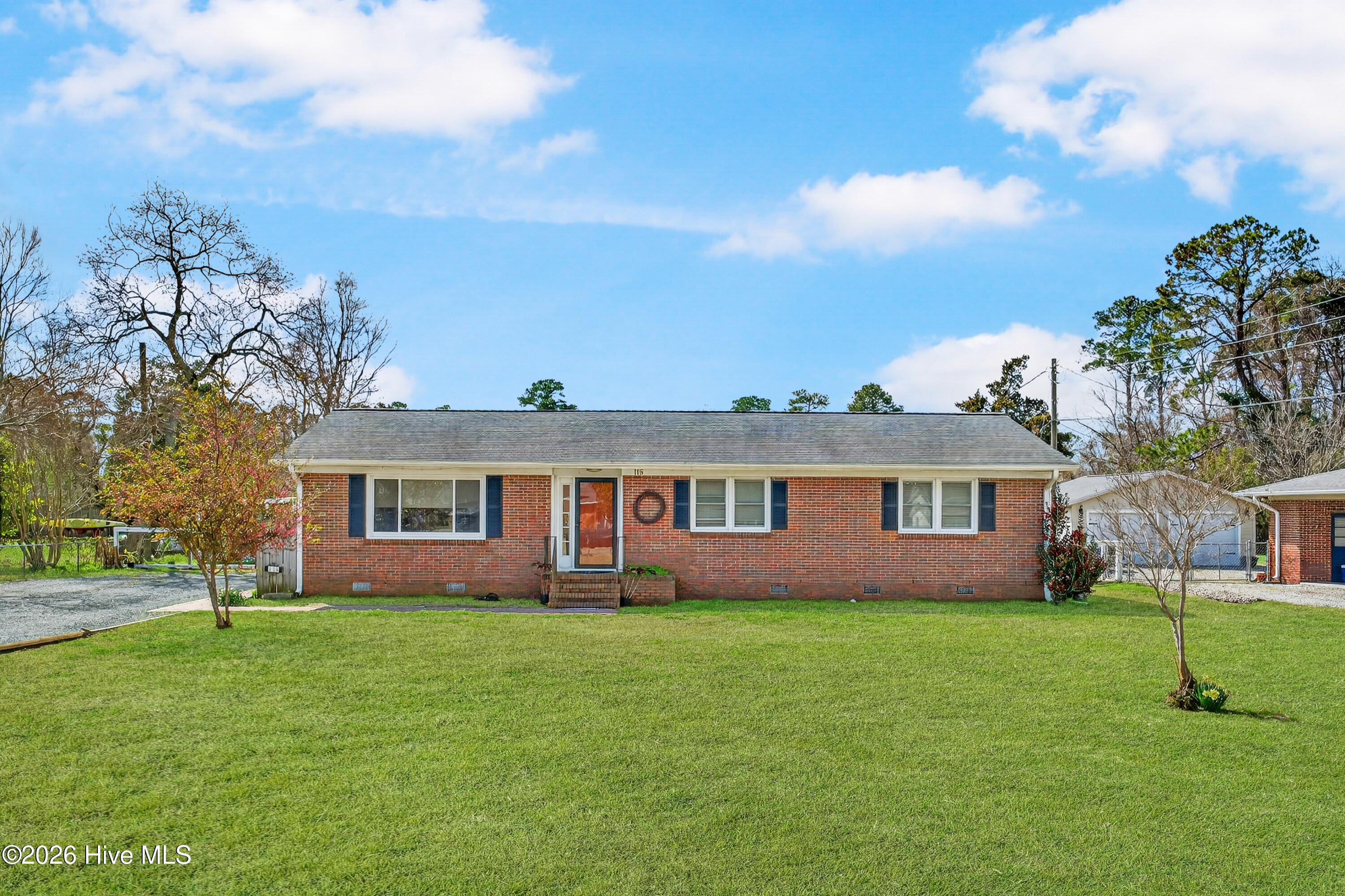 118 Jamaica Drive — photo
