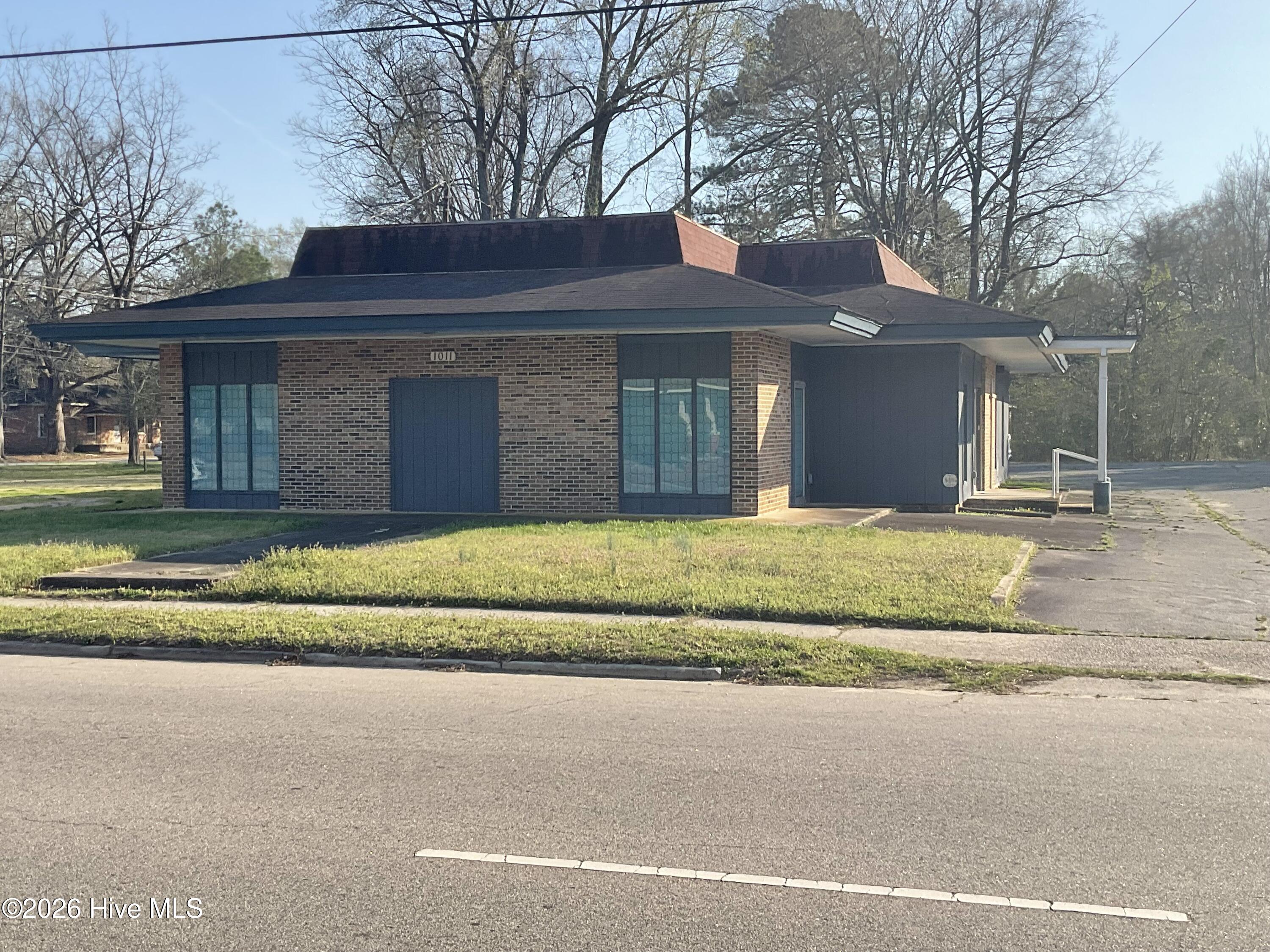1011 W Thomas Street — photo