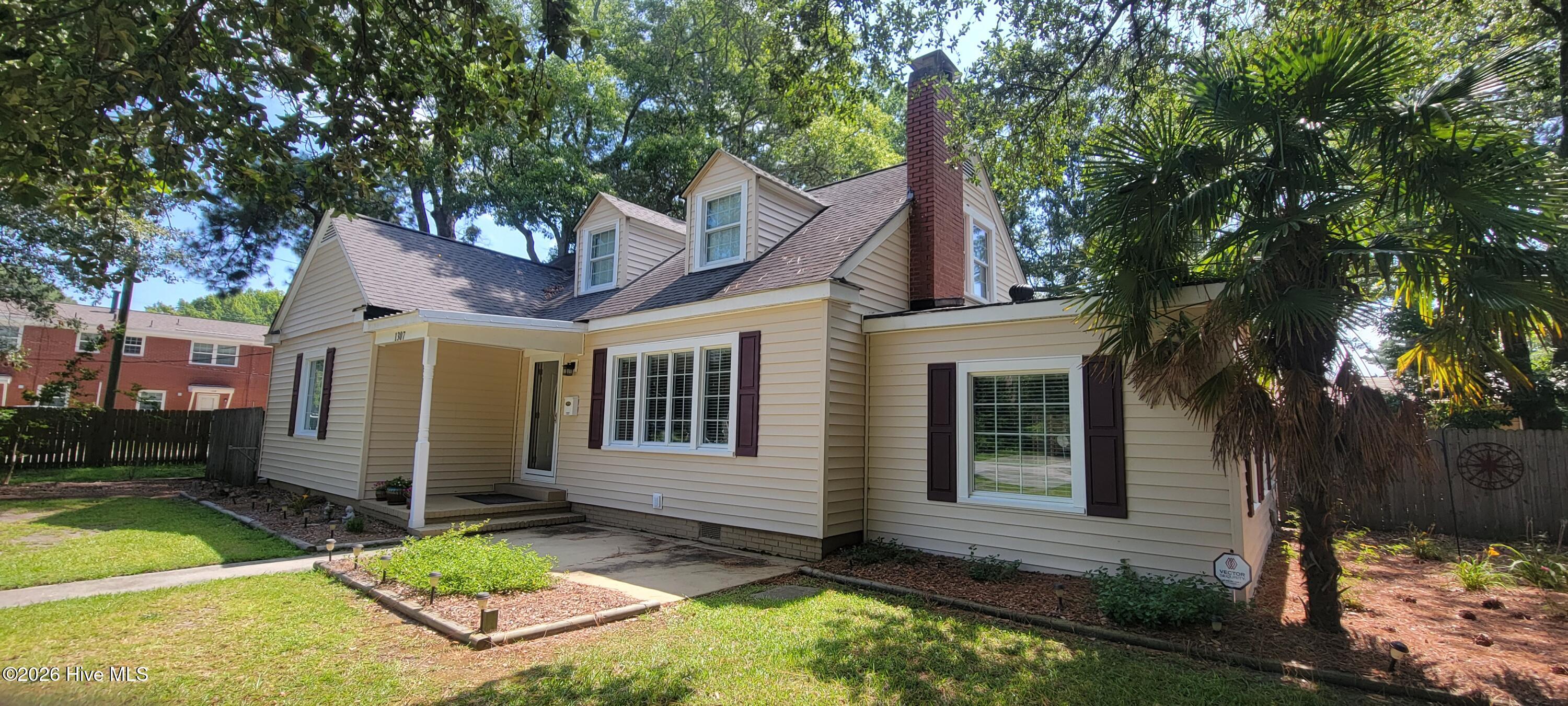 1307 N Respess Street — photo