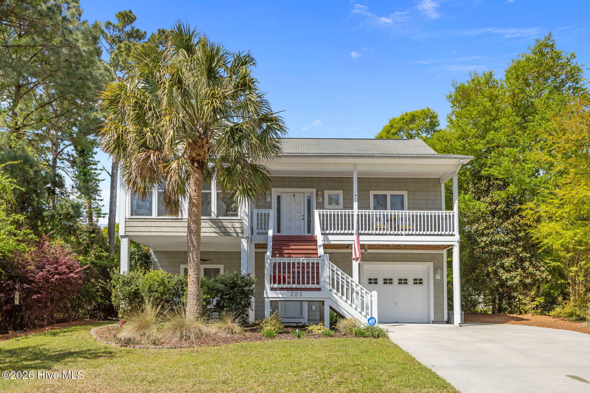 325 Live Oak Street — photo