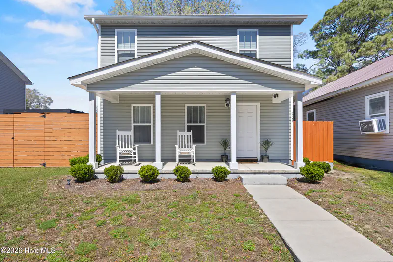 905 Walnut Street — photo