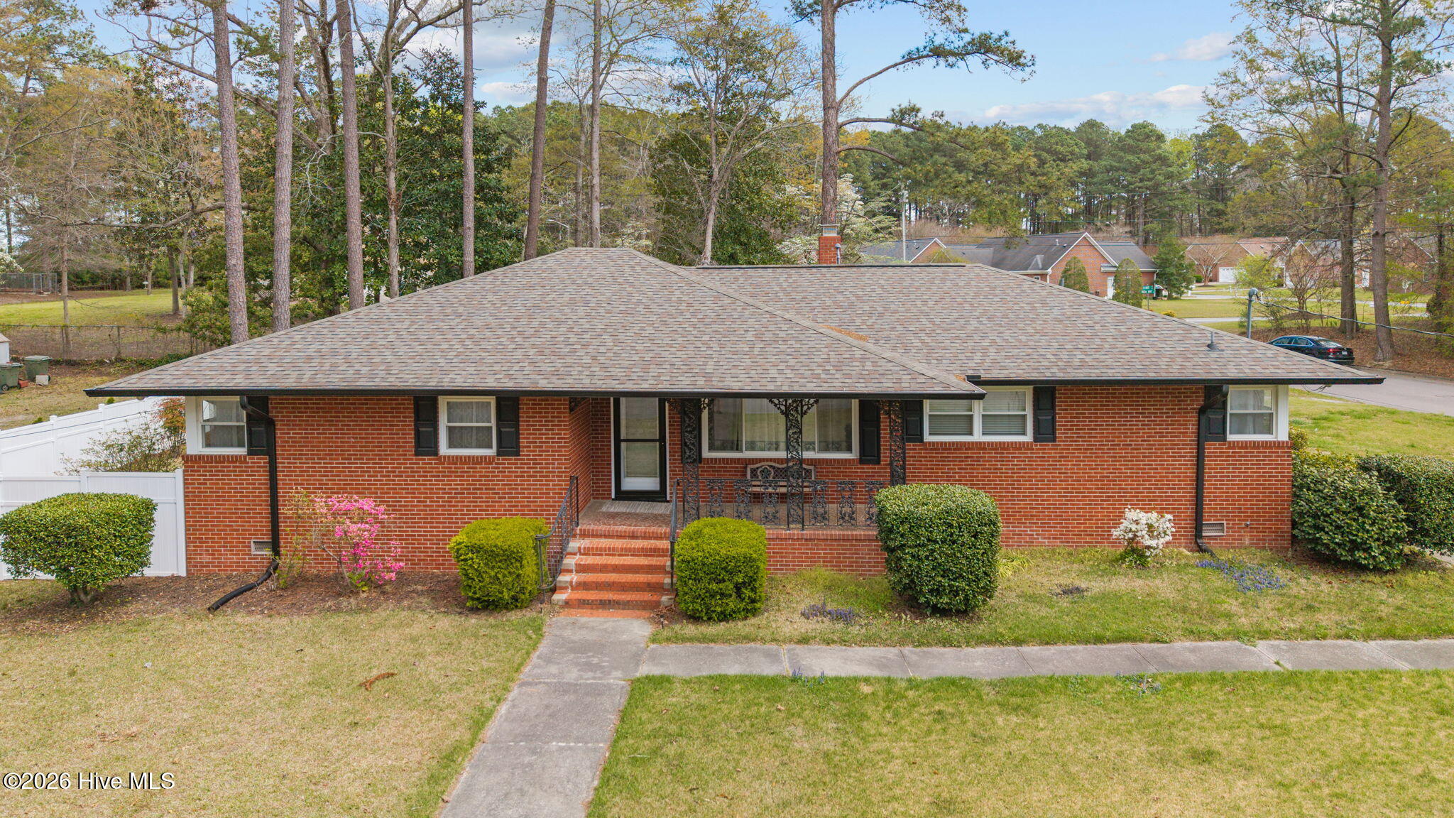 302 Oak Drive — photo