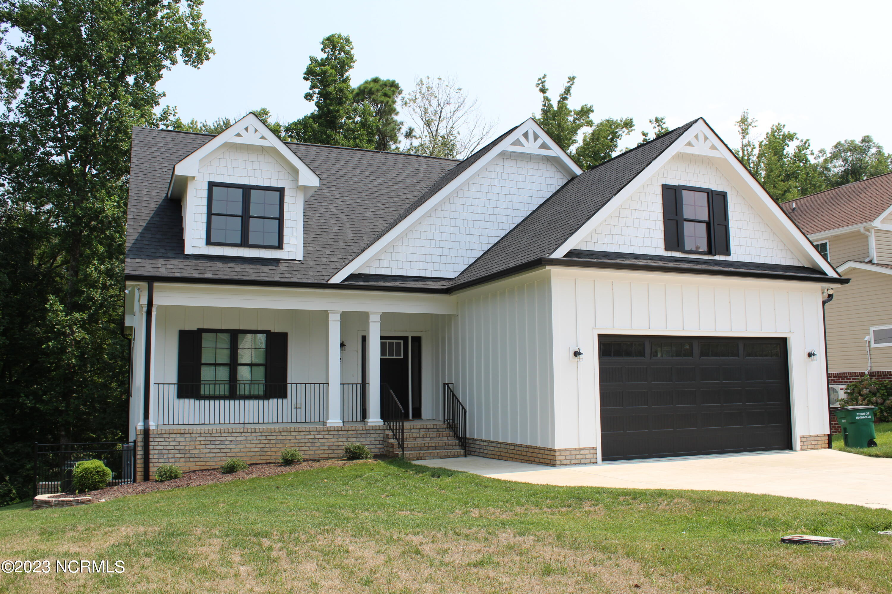 882 Live Oak Lane — photo